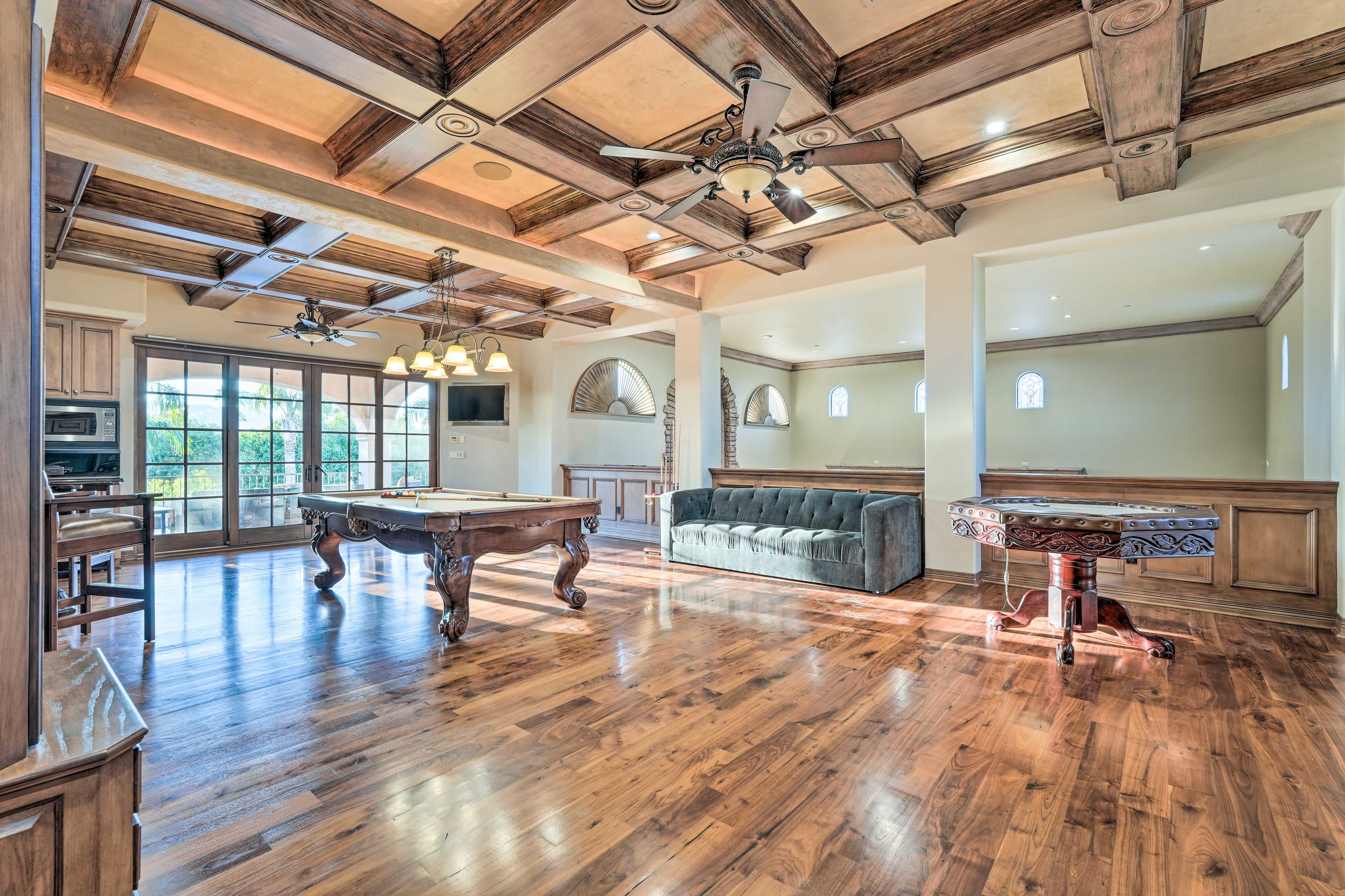 Game Room | Poker Table | Ping Pong Table | Board Games | Popcorn Machine