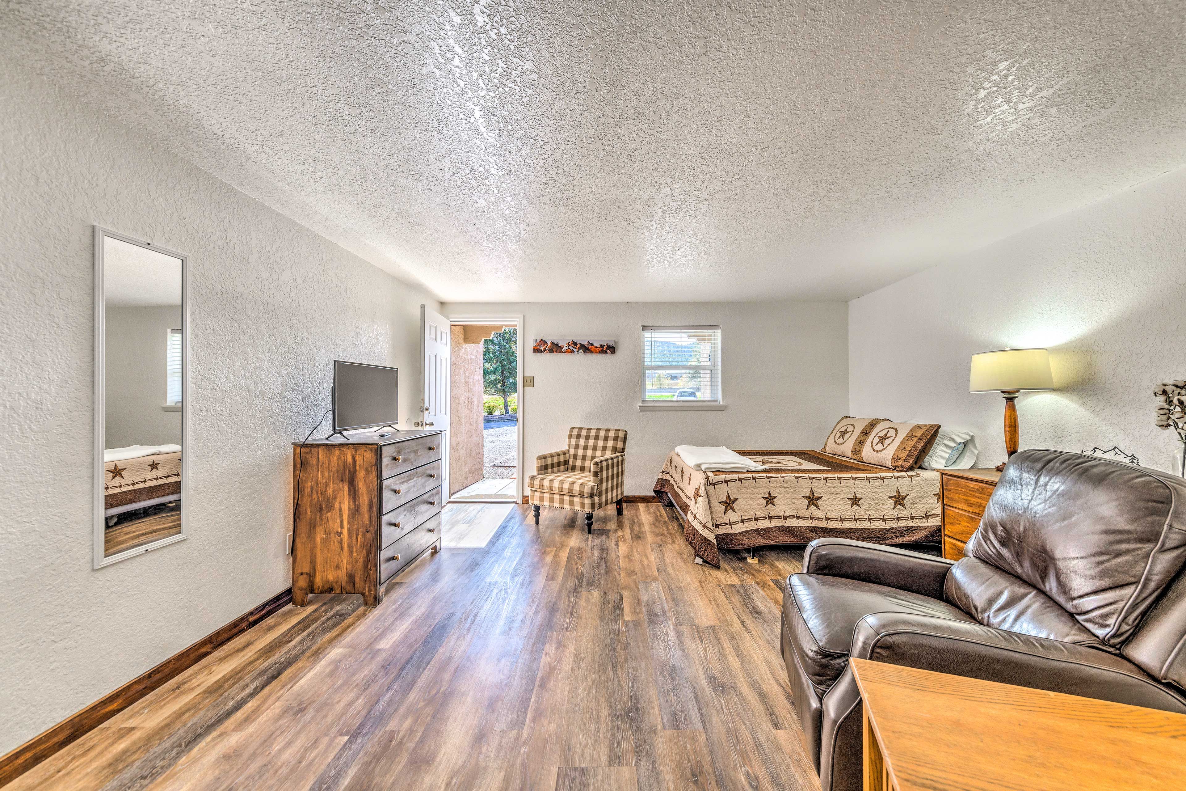 Living Area | Free WiFi | Smart TV