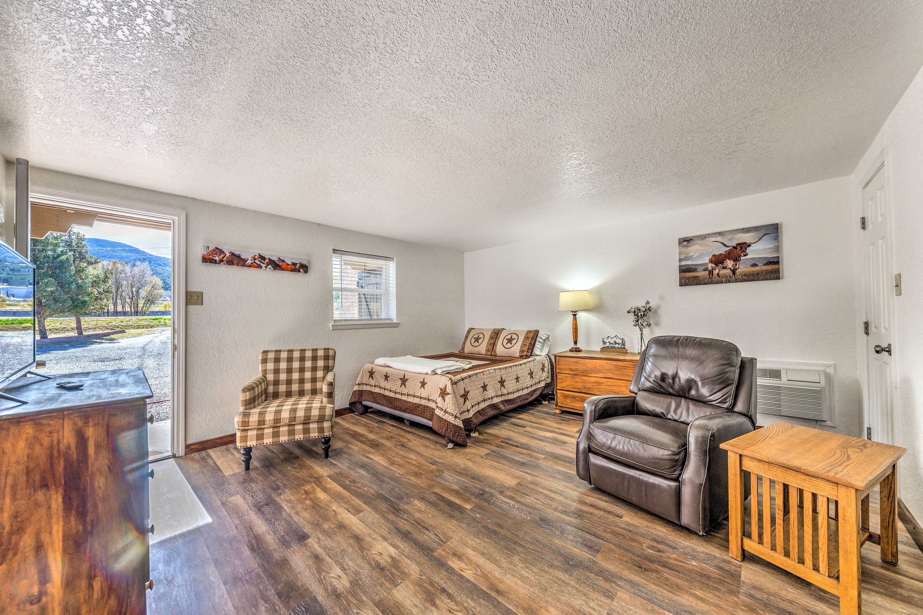 Ruidoso Downs Vacation Rental | Studio | 1BA | 400 Sq Ft | Step-Free Access