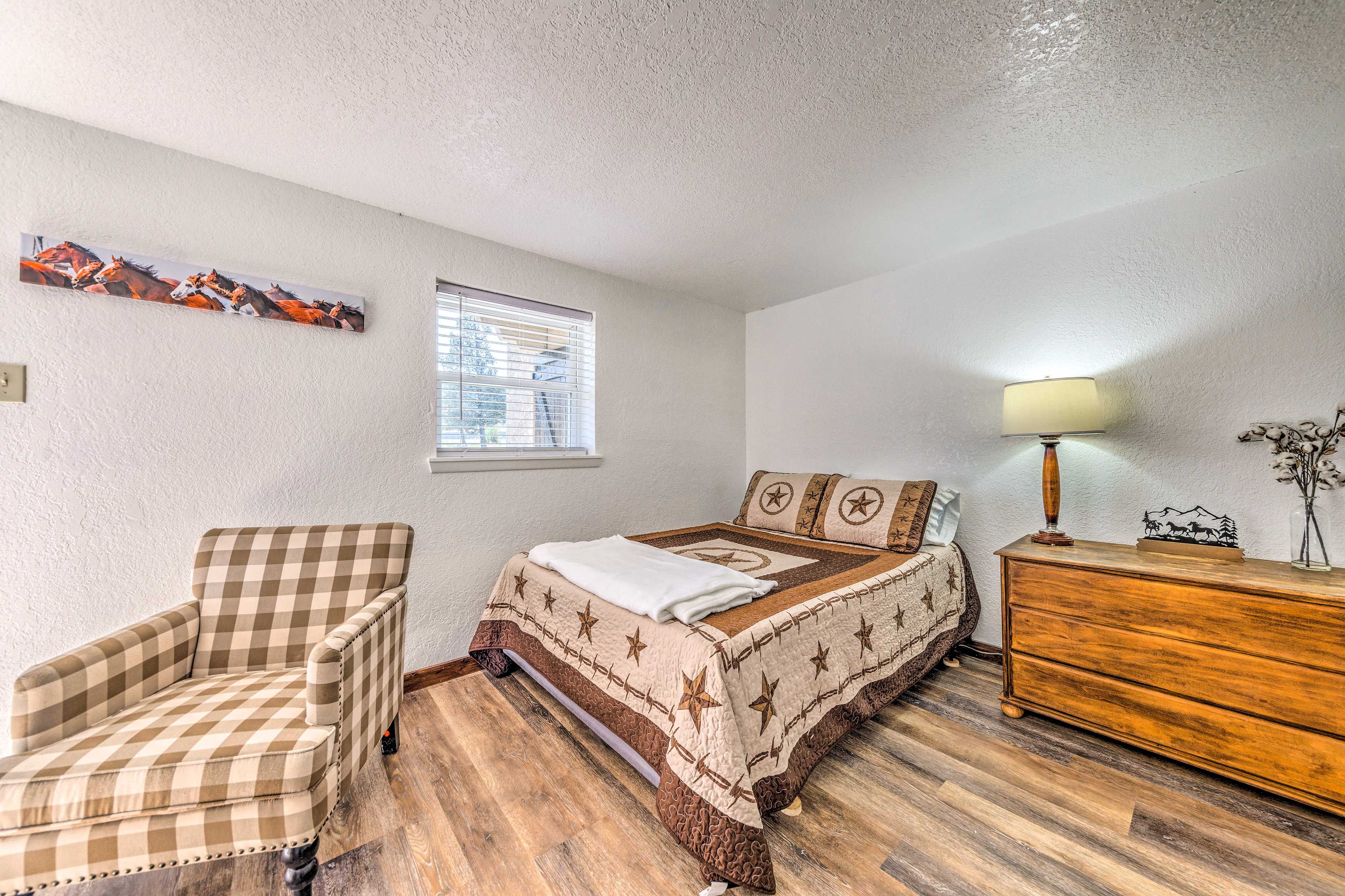 Sleeping Area | Queen Bed | Linens Provided