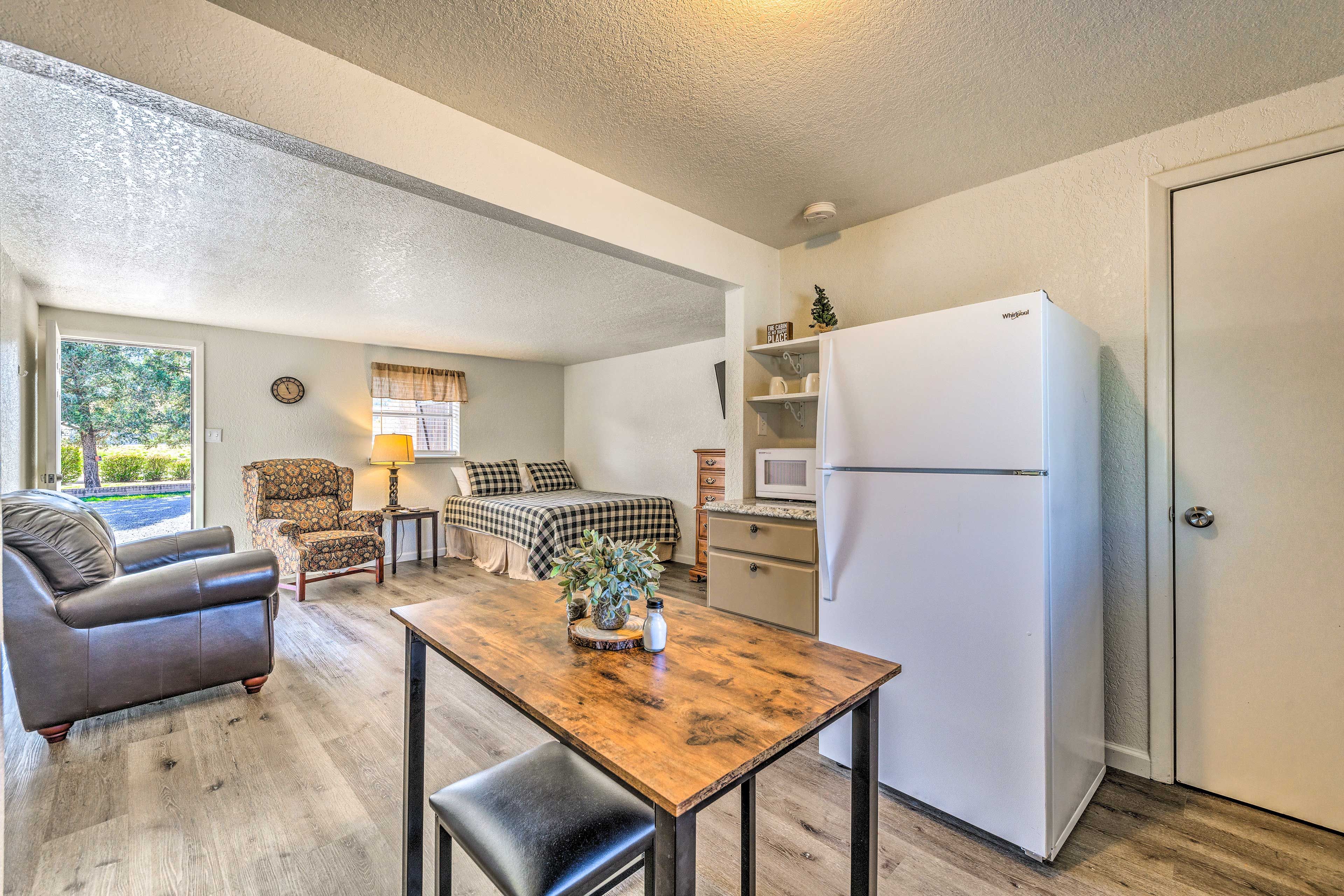 Ruidoso Downs Vacation Rental | Studio | 1BA | Step-Free Access | 400 Sq Ft