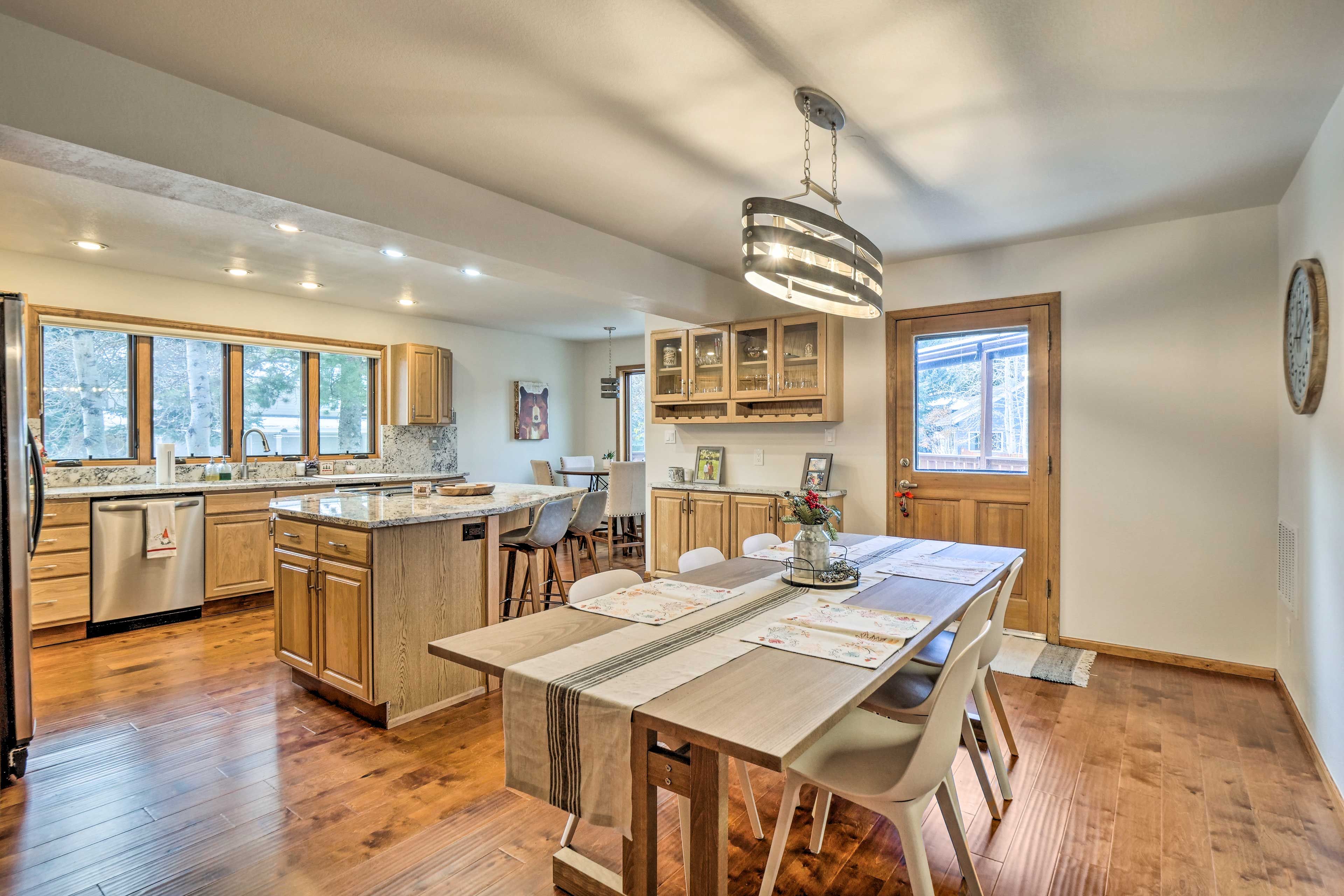 Dining Area | Dishware + Flatware Provided