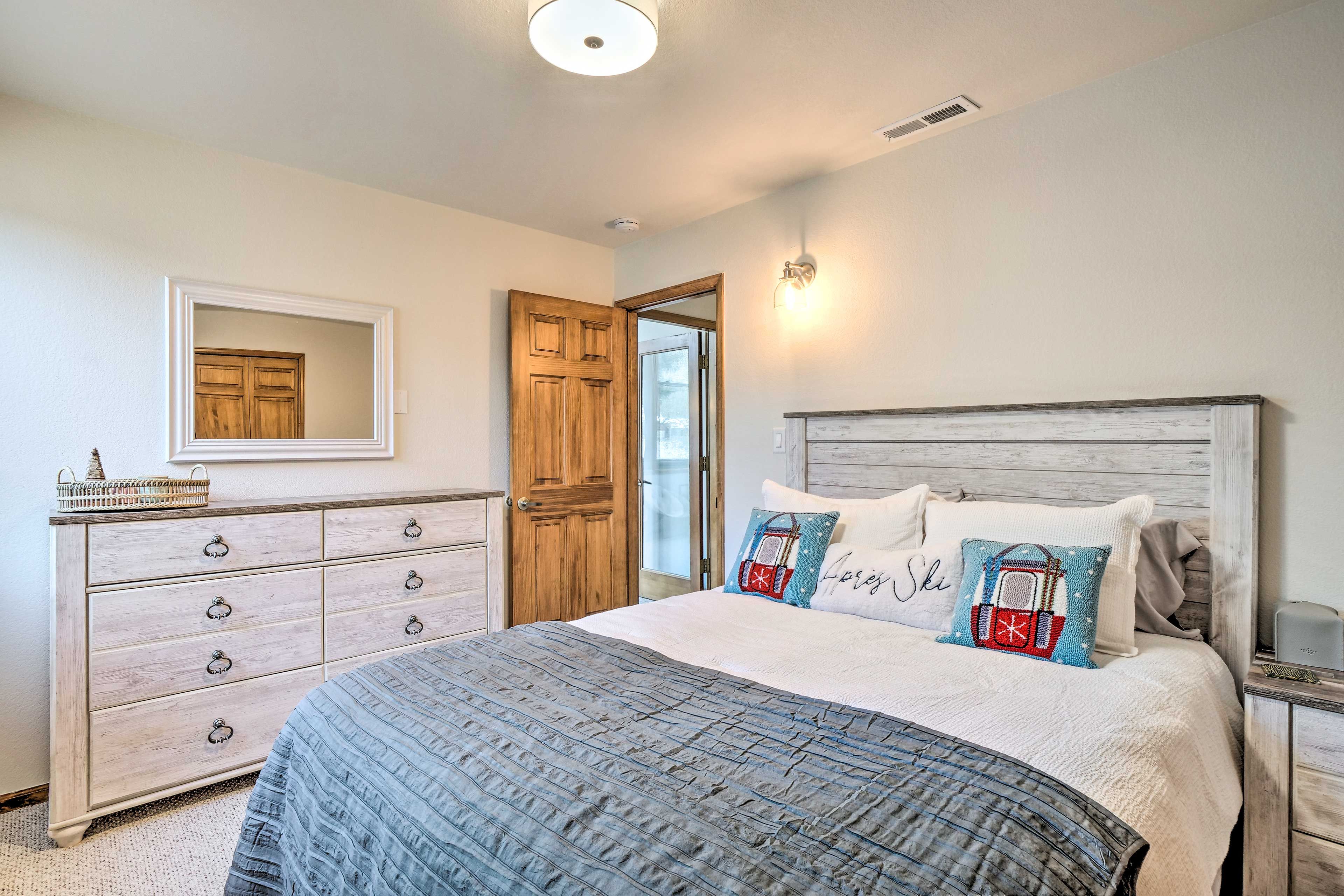 Bedroom 3 | Queen Bed | 2nd Floor