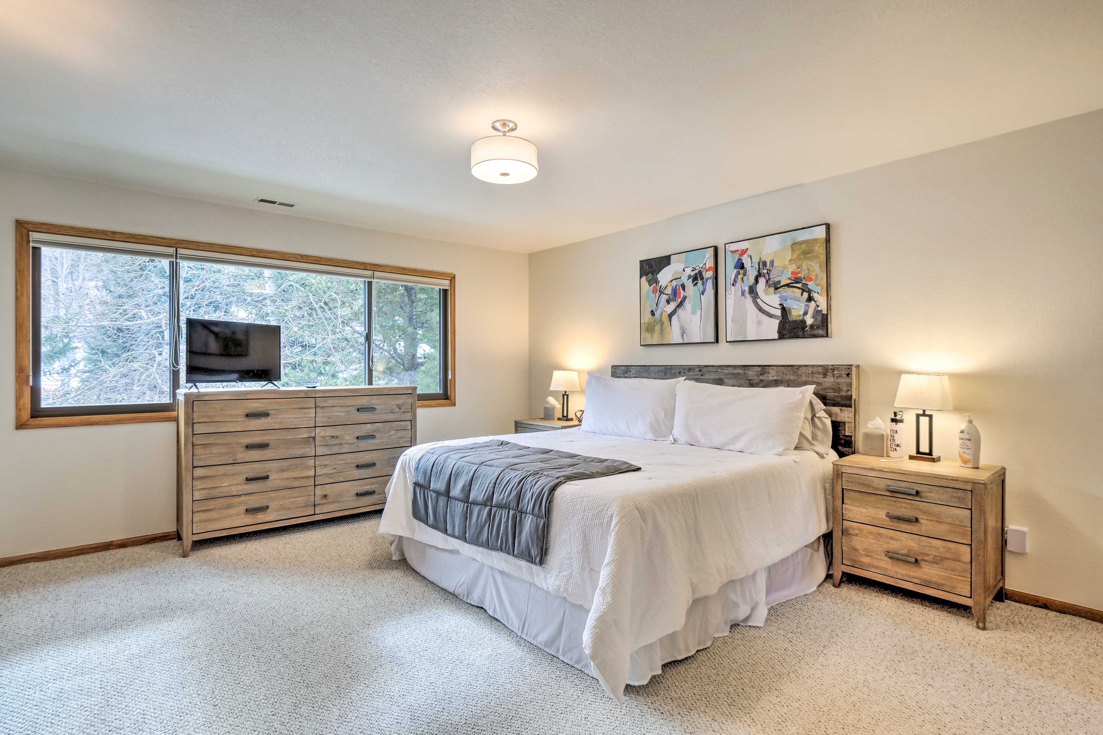 Bedroom 2 | King Bed | 2nd Floor