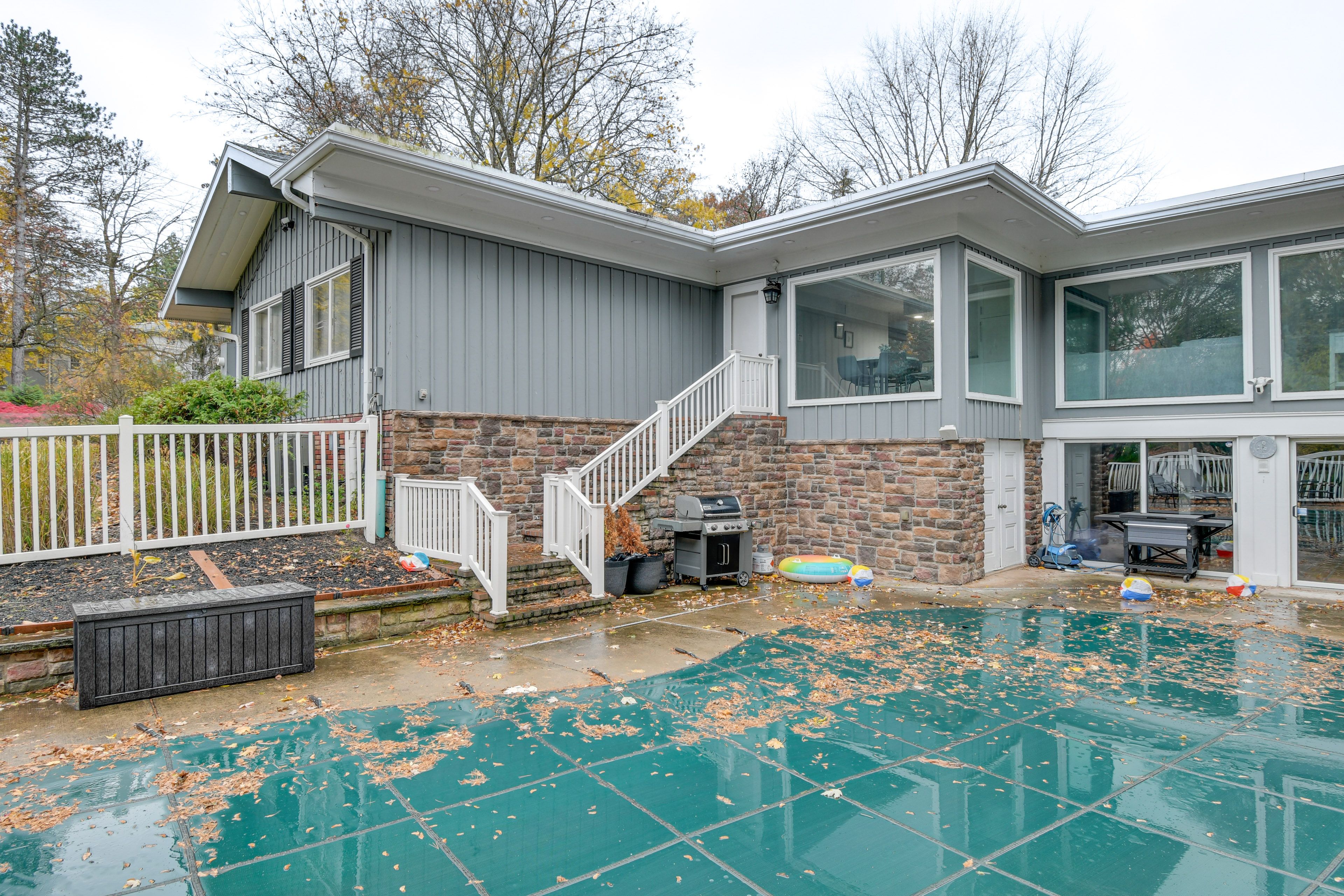 Private Pool in Fall | Fenced-In Patio | LED Lighting