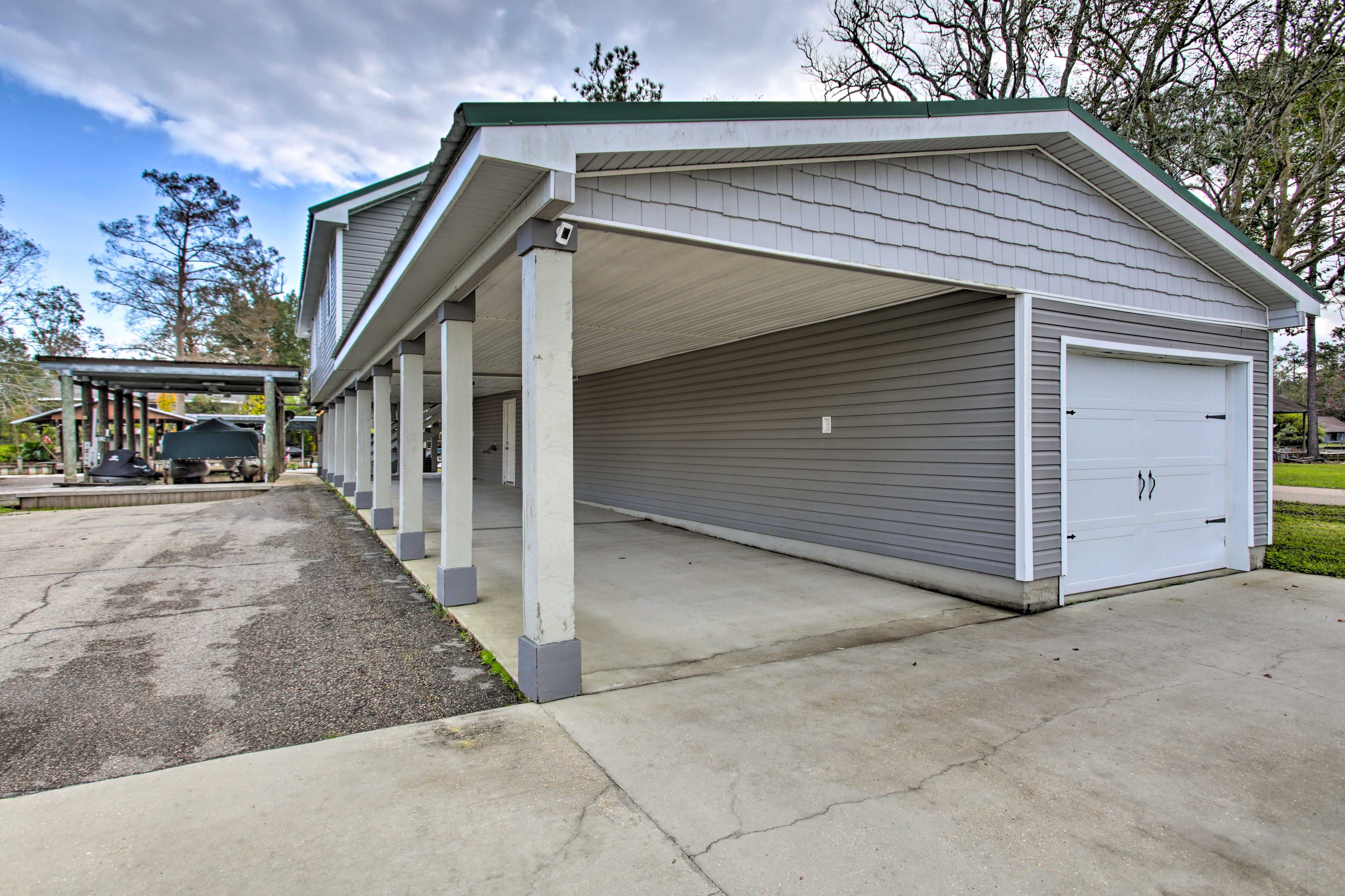 Driveway (10 Vehicles) | Trailer Parking Allowed