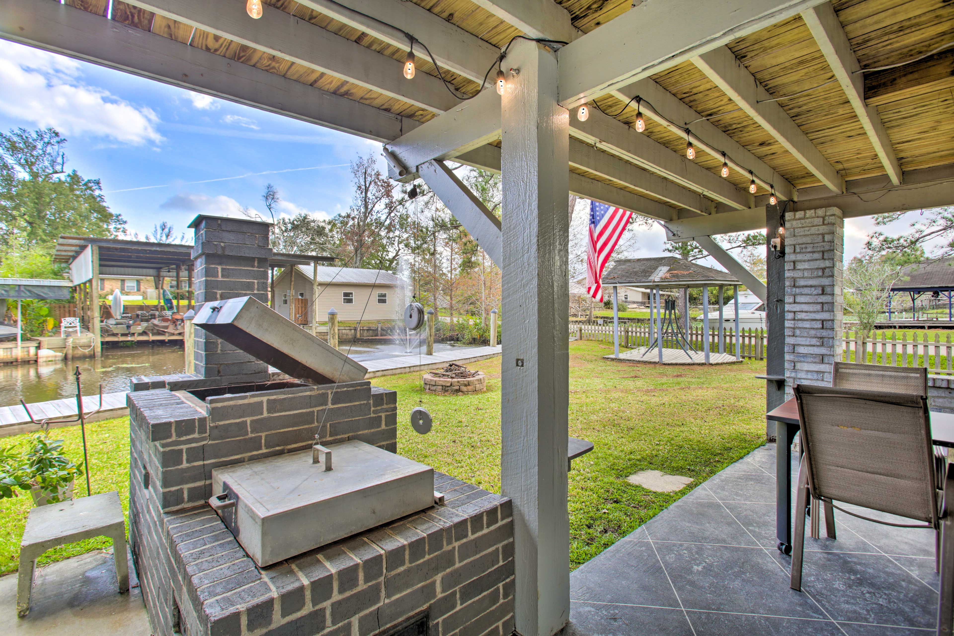 Covered Patio | 2-in-1 Brick Oven & Charcoal Grill (BYOC)