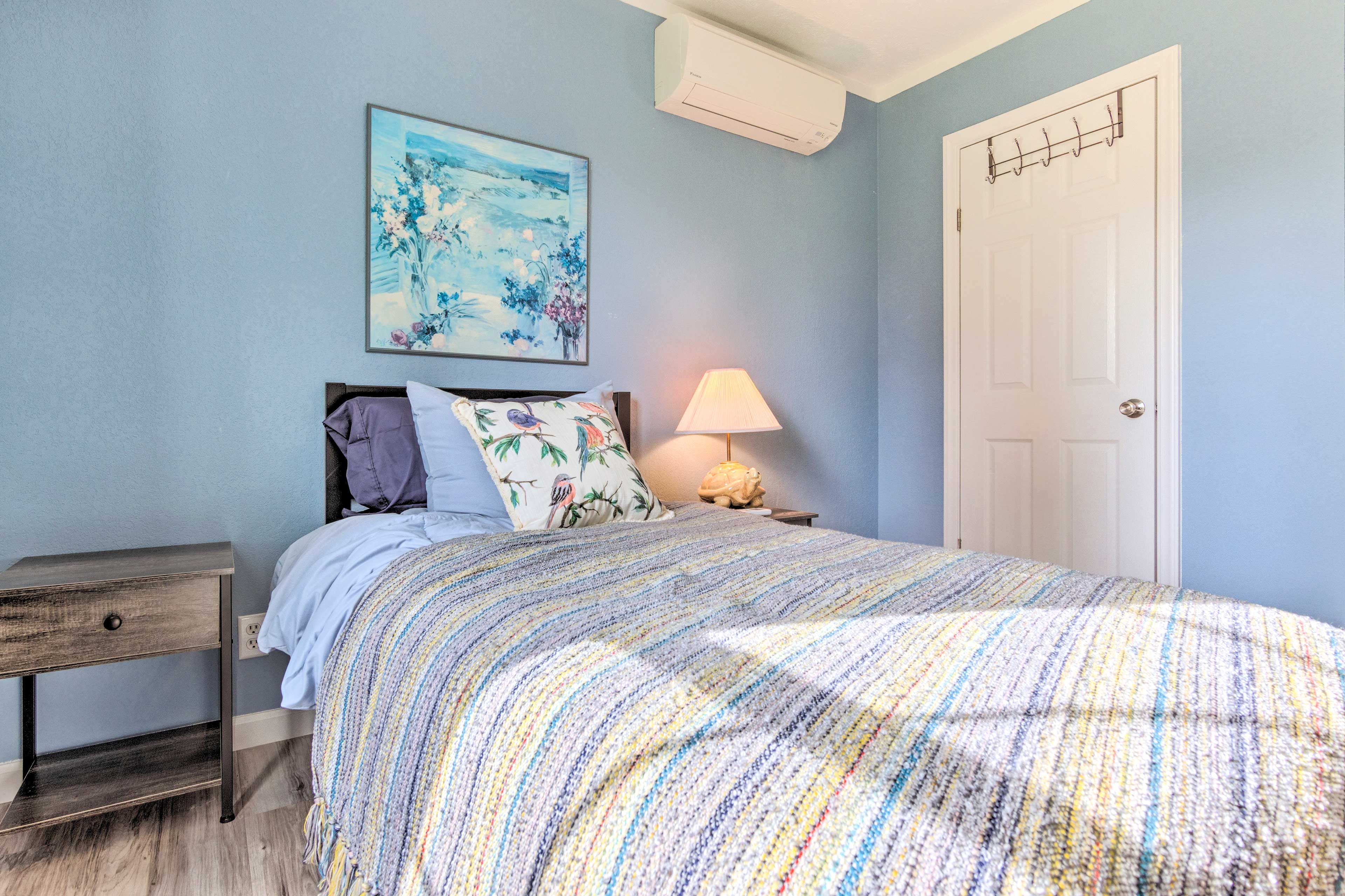 Bedroom 3 | Twin Bed | Twin Pullout Chair | Linens Provided