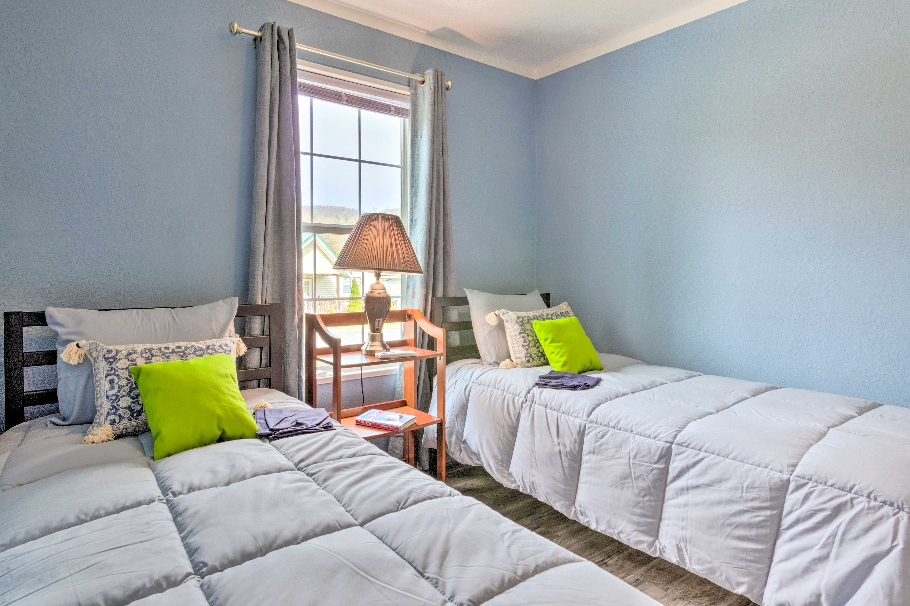 Bedroom 2 | 2 Twin Beds | Dresser