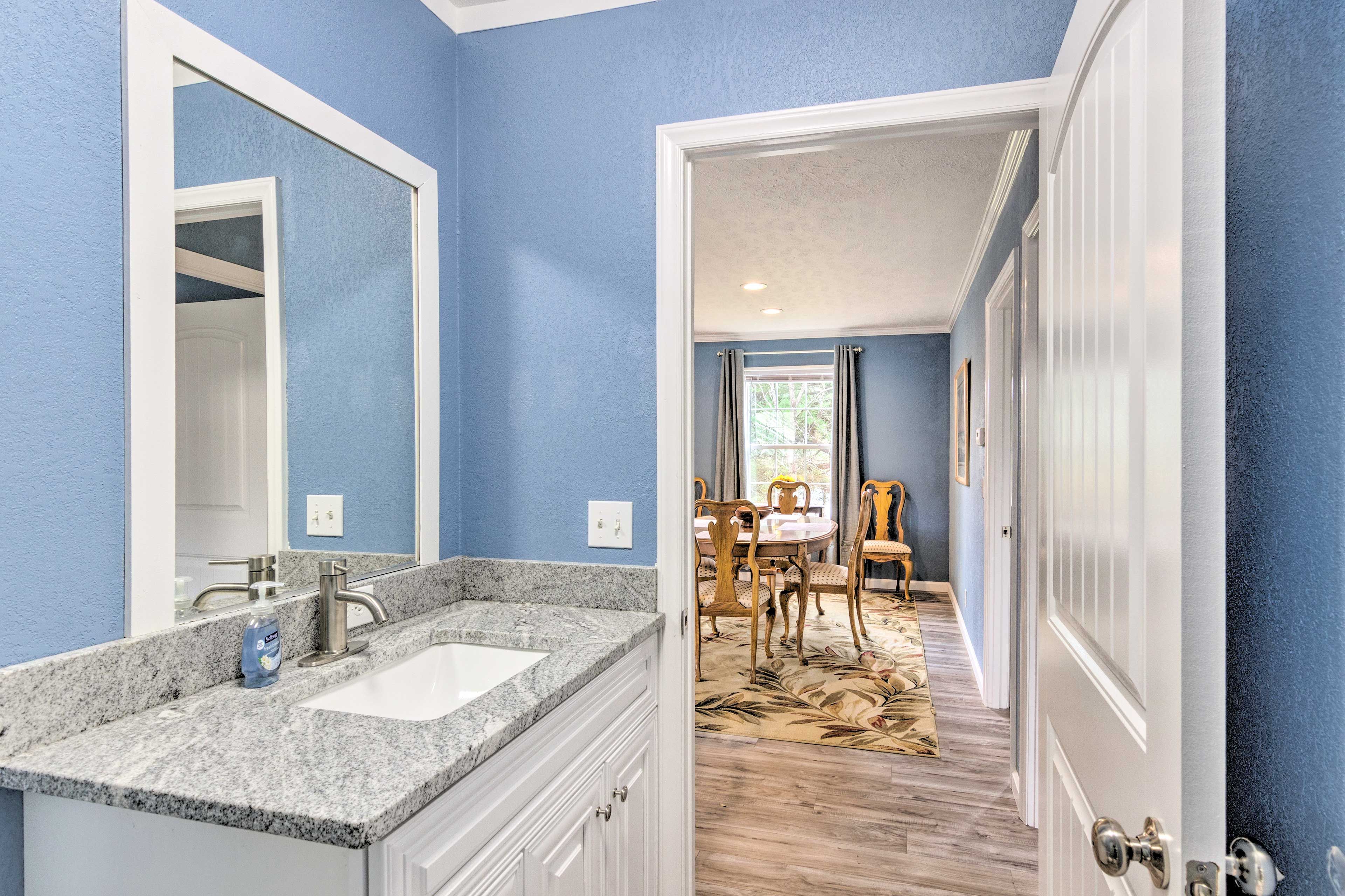 Full Bathroom | Shower/Tub Combo