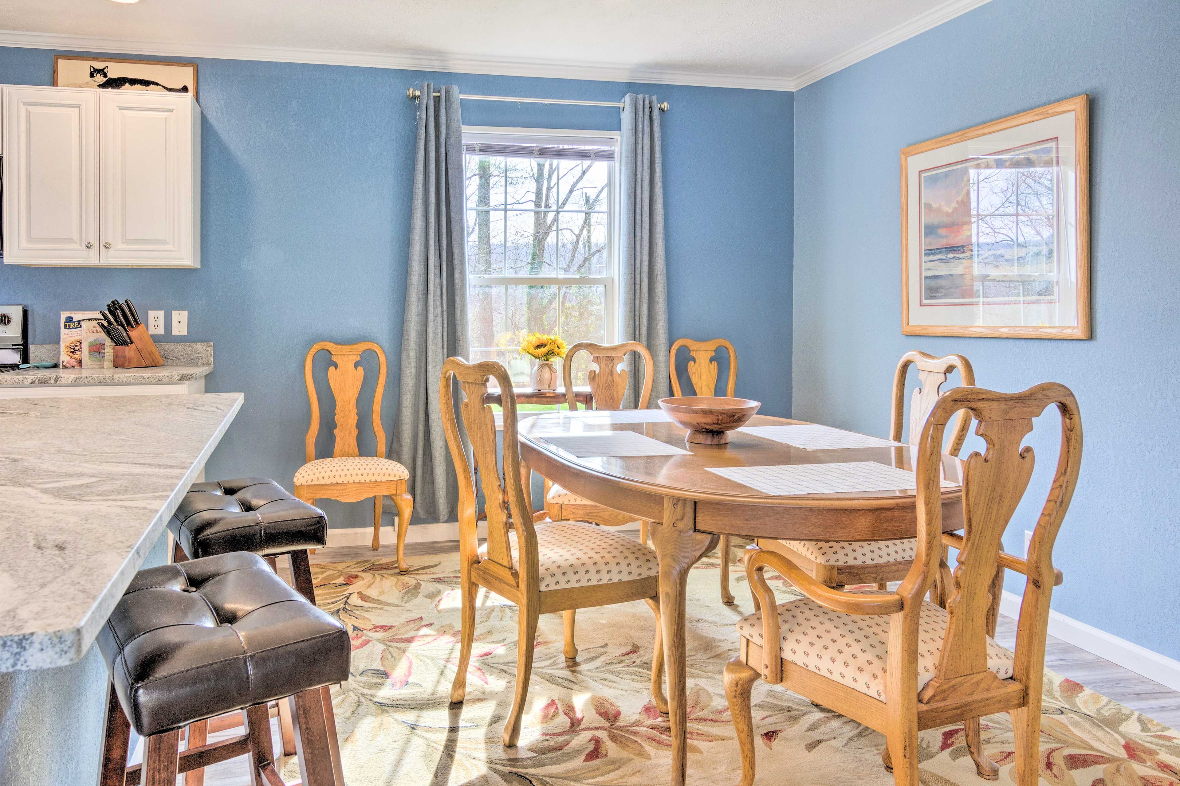 Dining Area | Dining Table | Dishware/Flatware