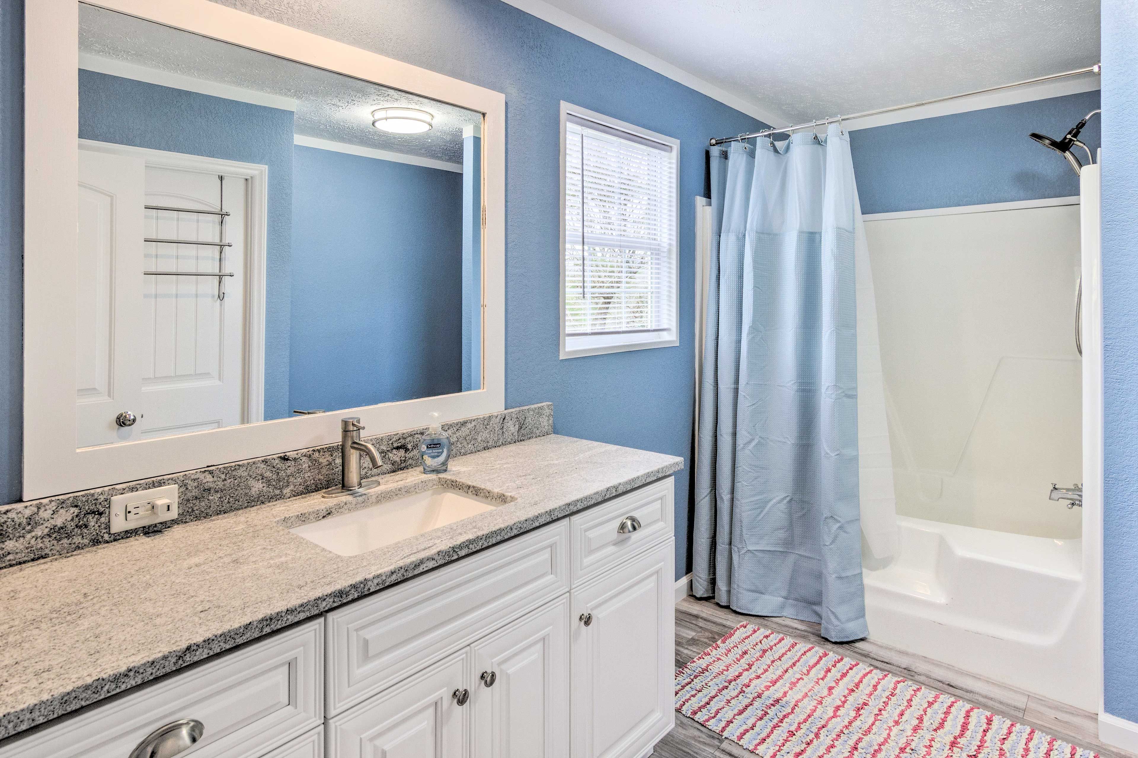 Full Bathroom | Walk-In Shower | Towels Provided
