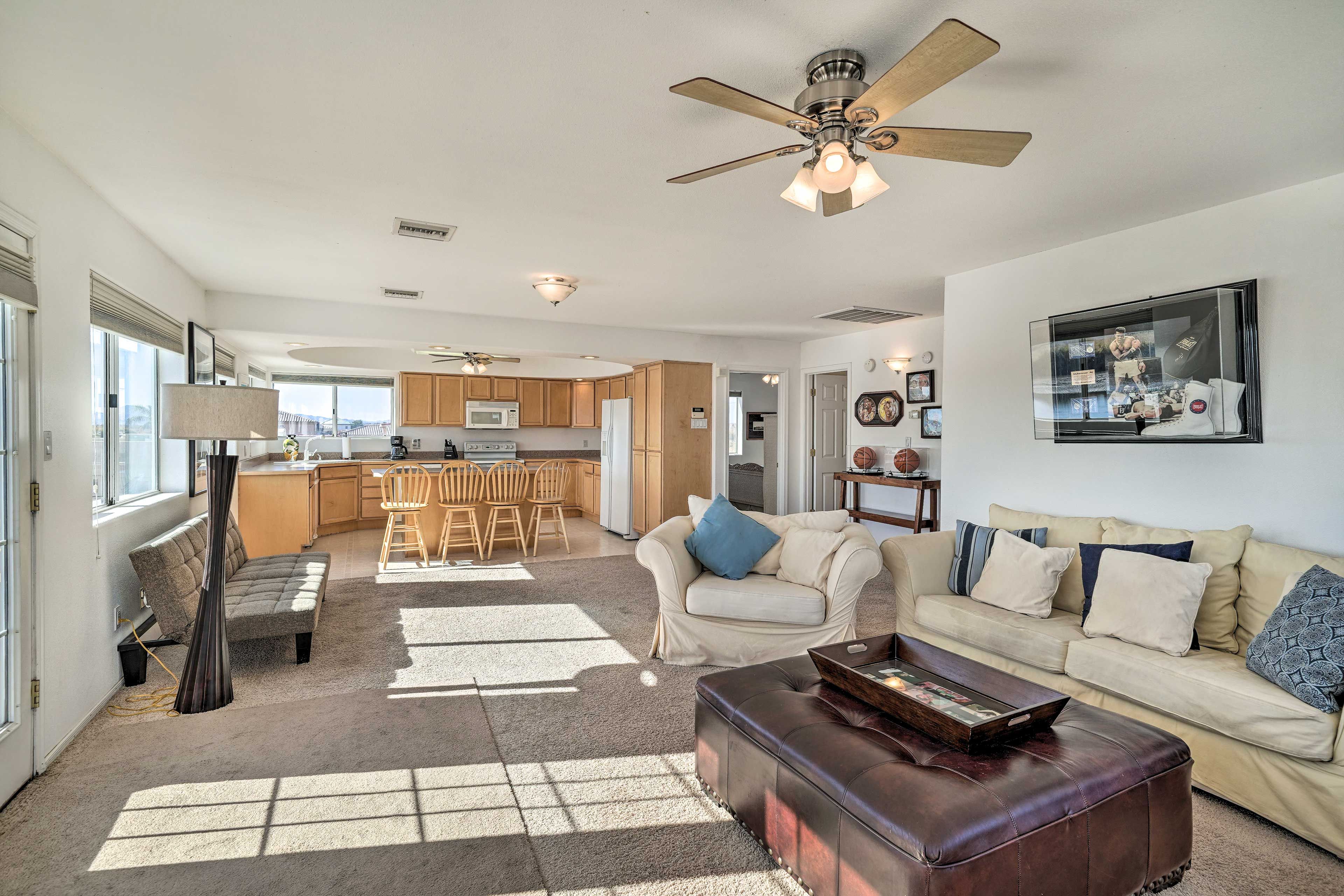 Living Room | Free WiFi | Central A/C | Smart TV