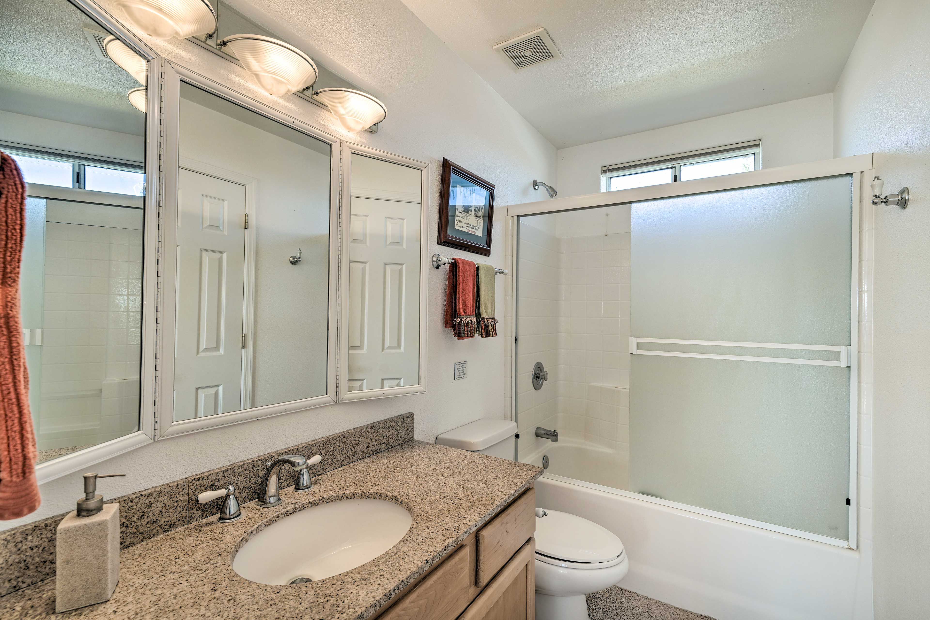 Full Bathroom | Towels Provided