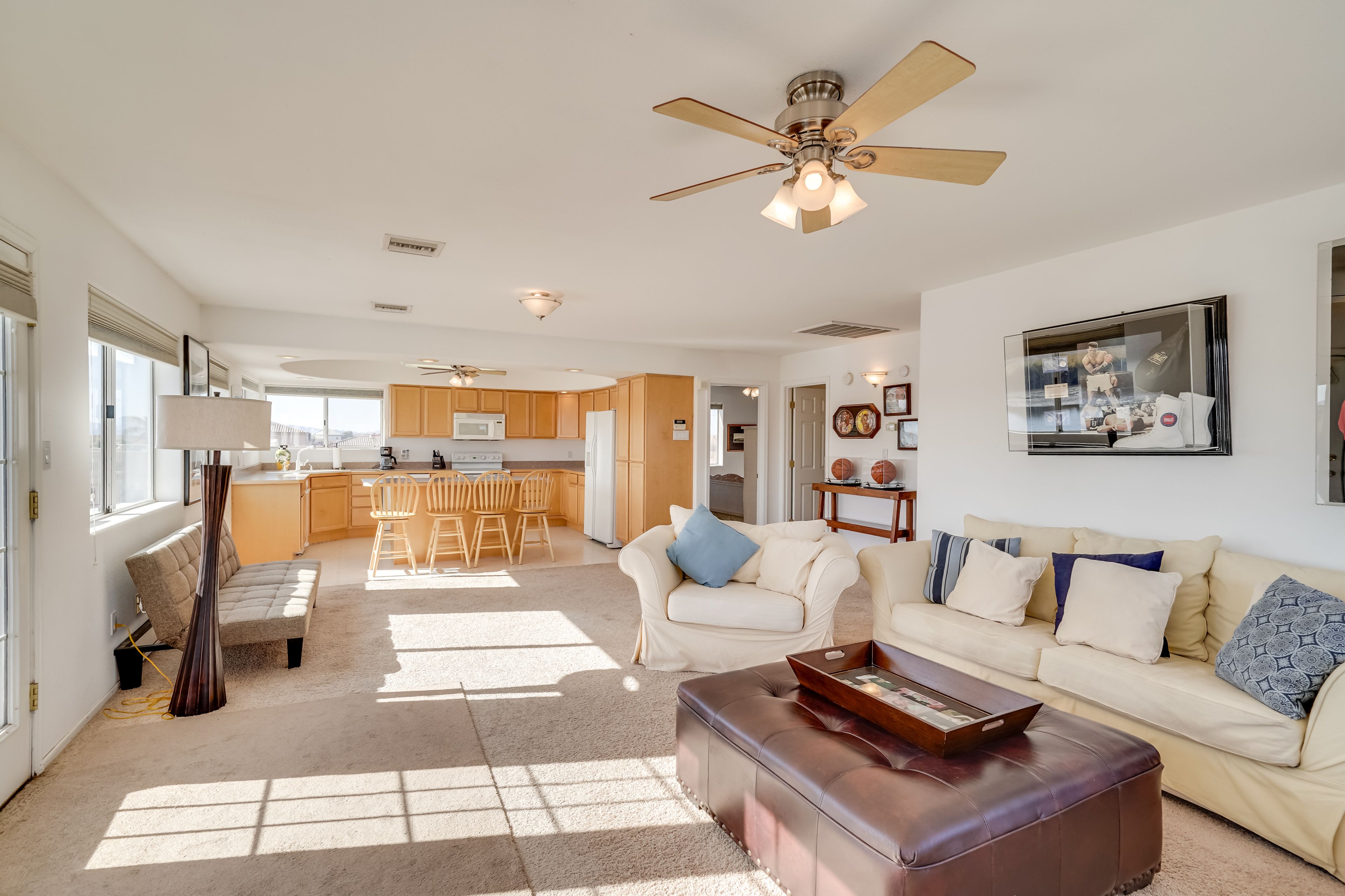 Living Room | Free WiFi | Central A/C | Smart TV | Futon | Books