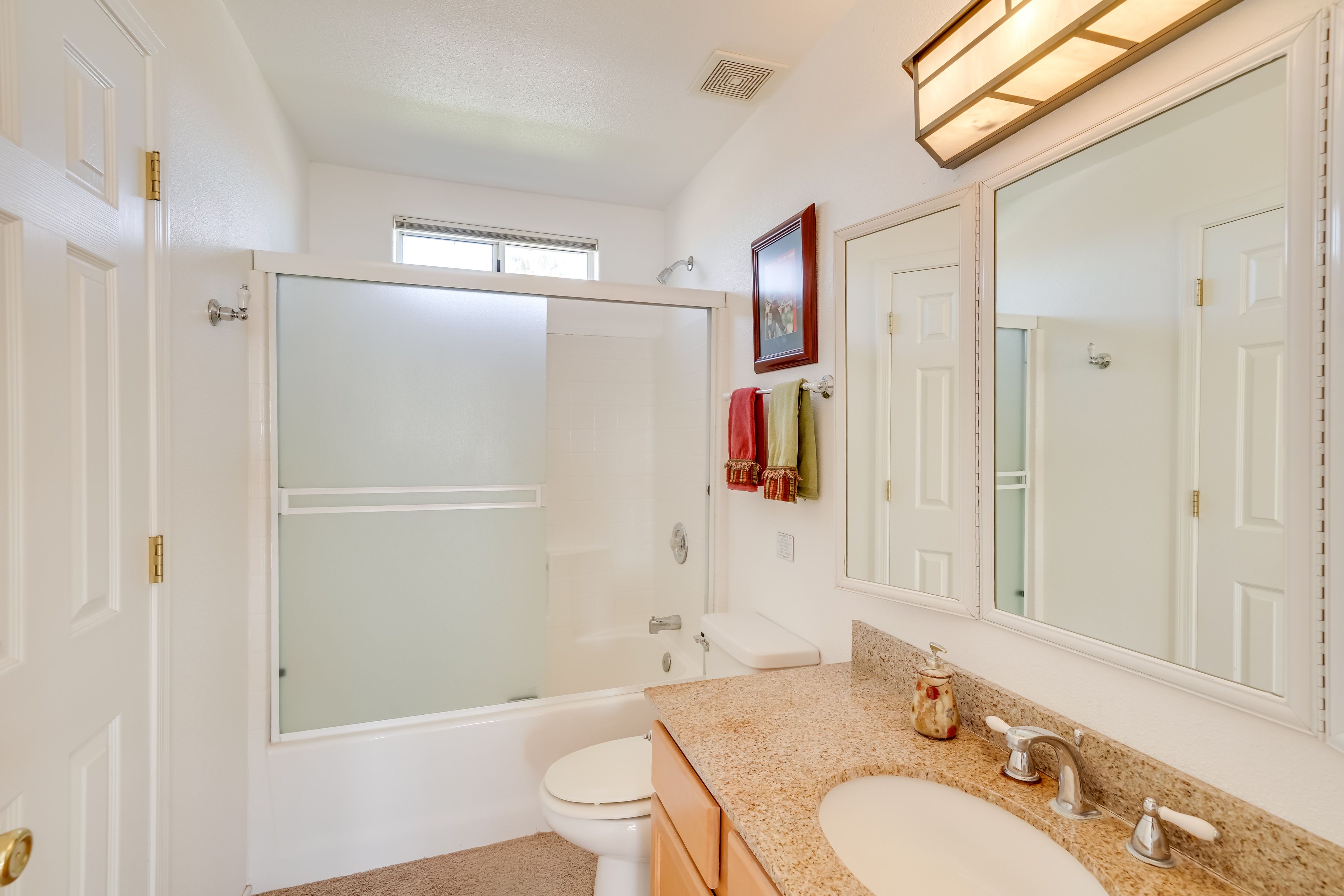 Full Bathroom | Toiletries Provided