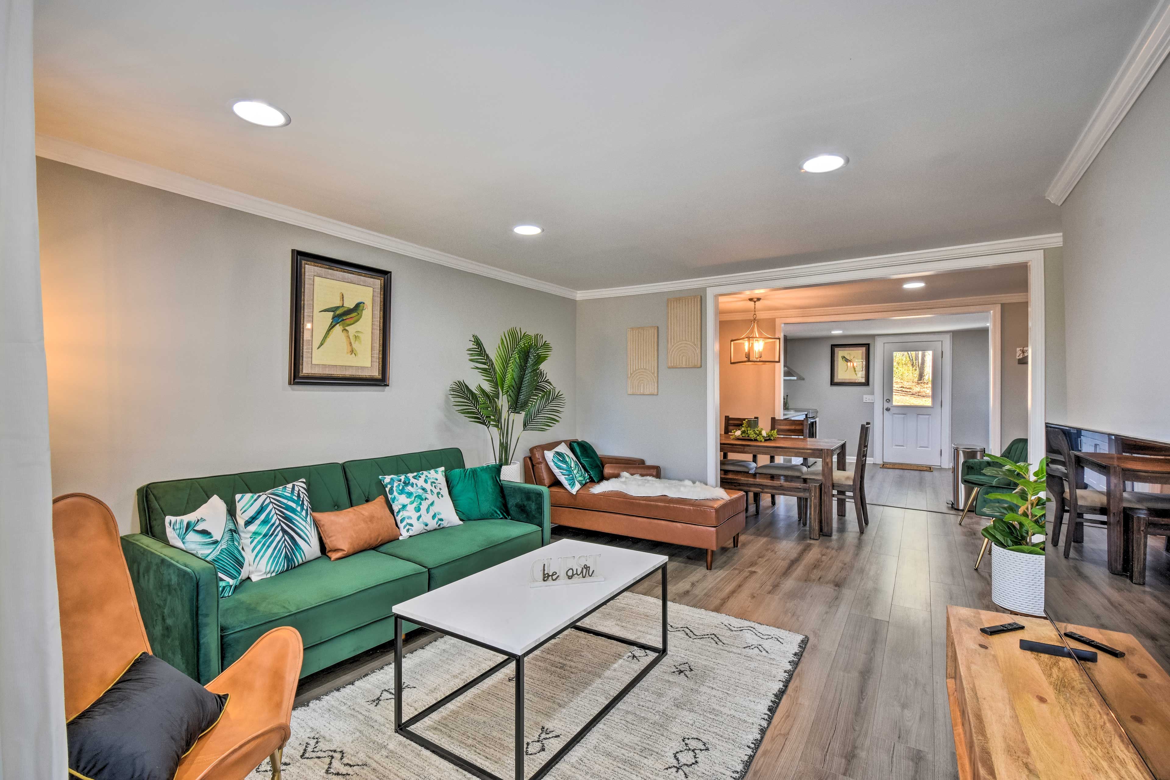 Commerce Vacation Rental | 3BR | 2BA | 1,072 Sq Ft | 9 Steps Required