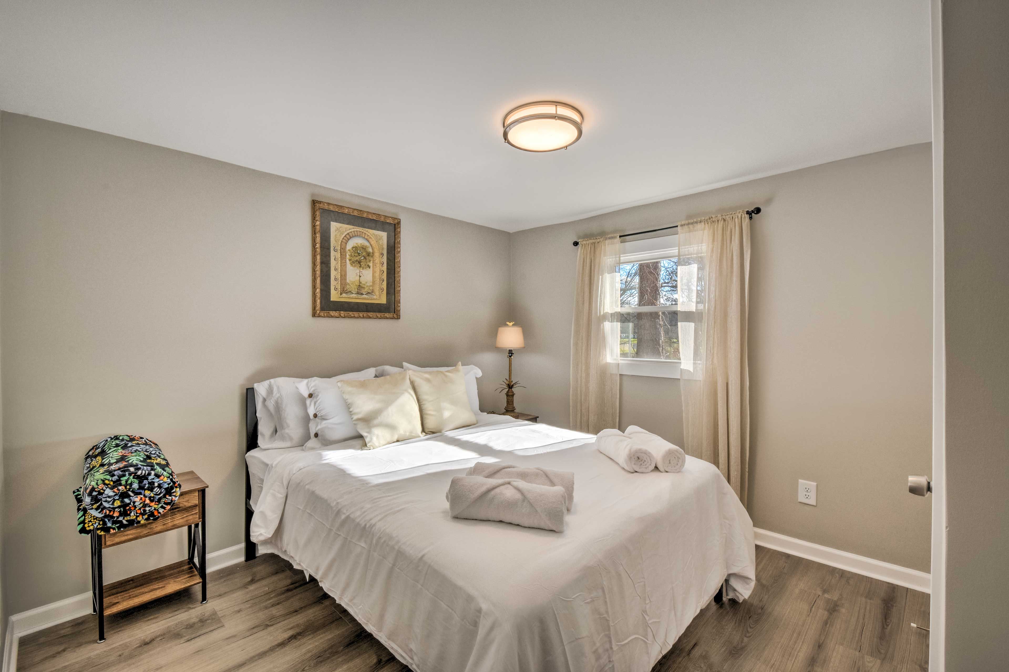 Bedroom 3 | Queen Bed