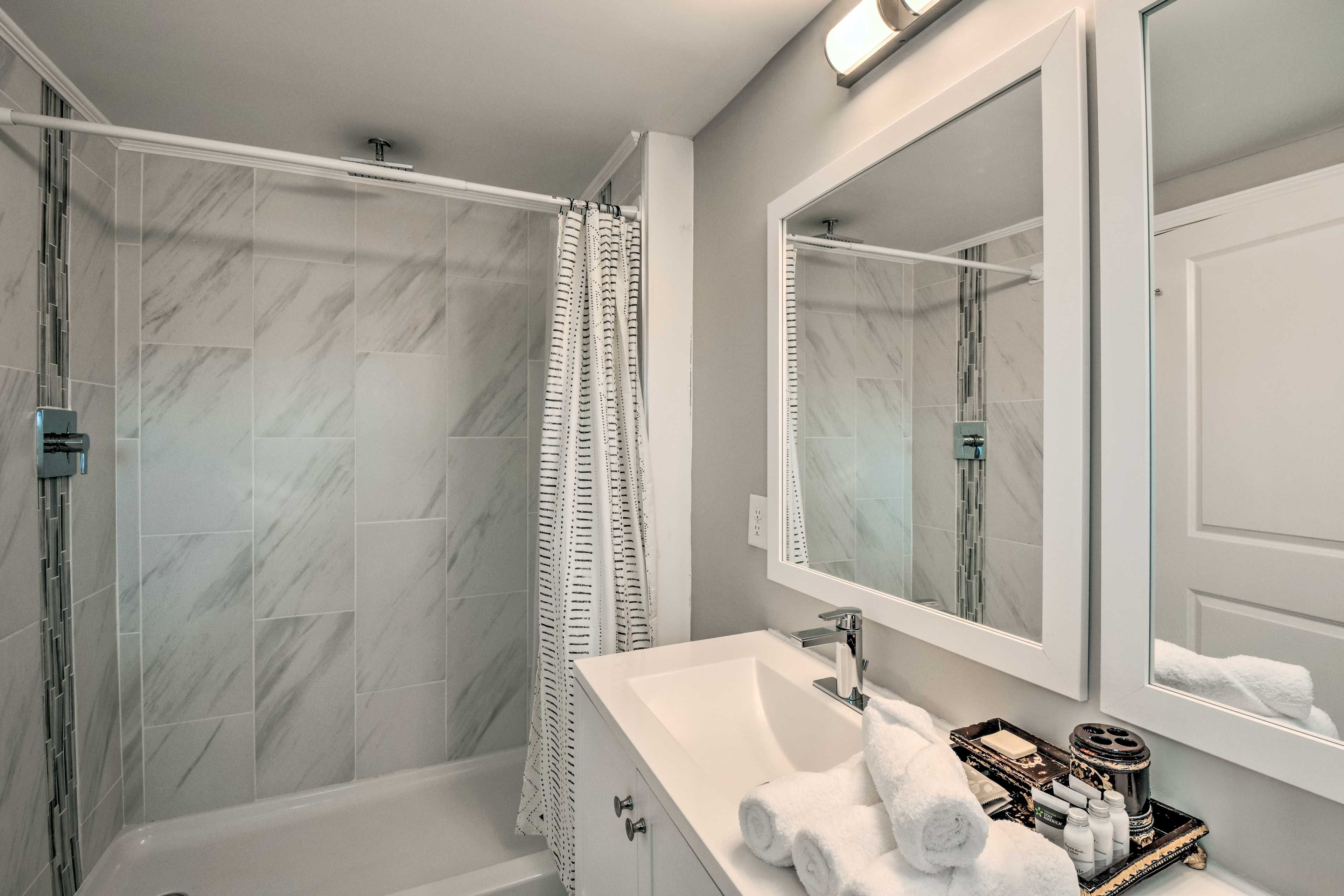 Full Bathroom | Shampoo Provided