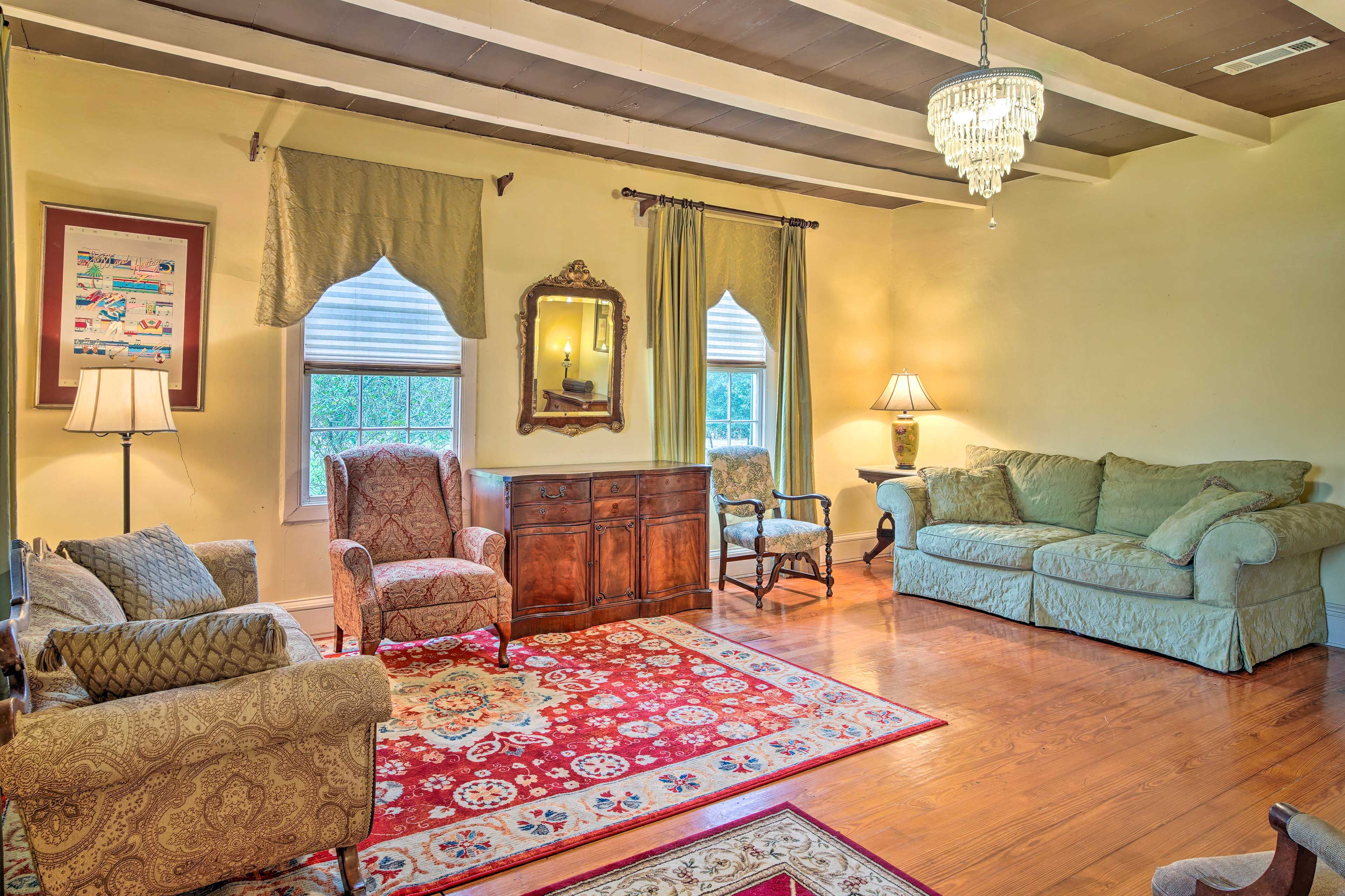 Living Room | 1st Floor | Central Heating & A/C | Free WiFi