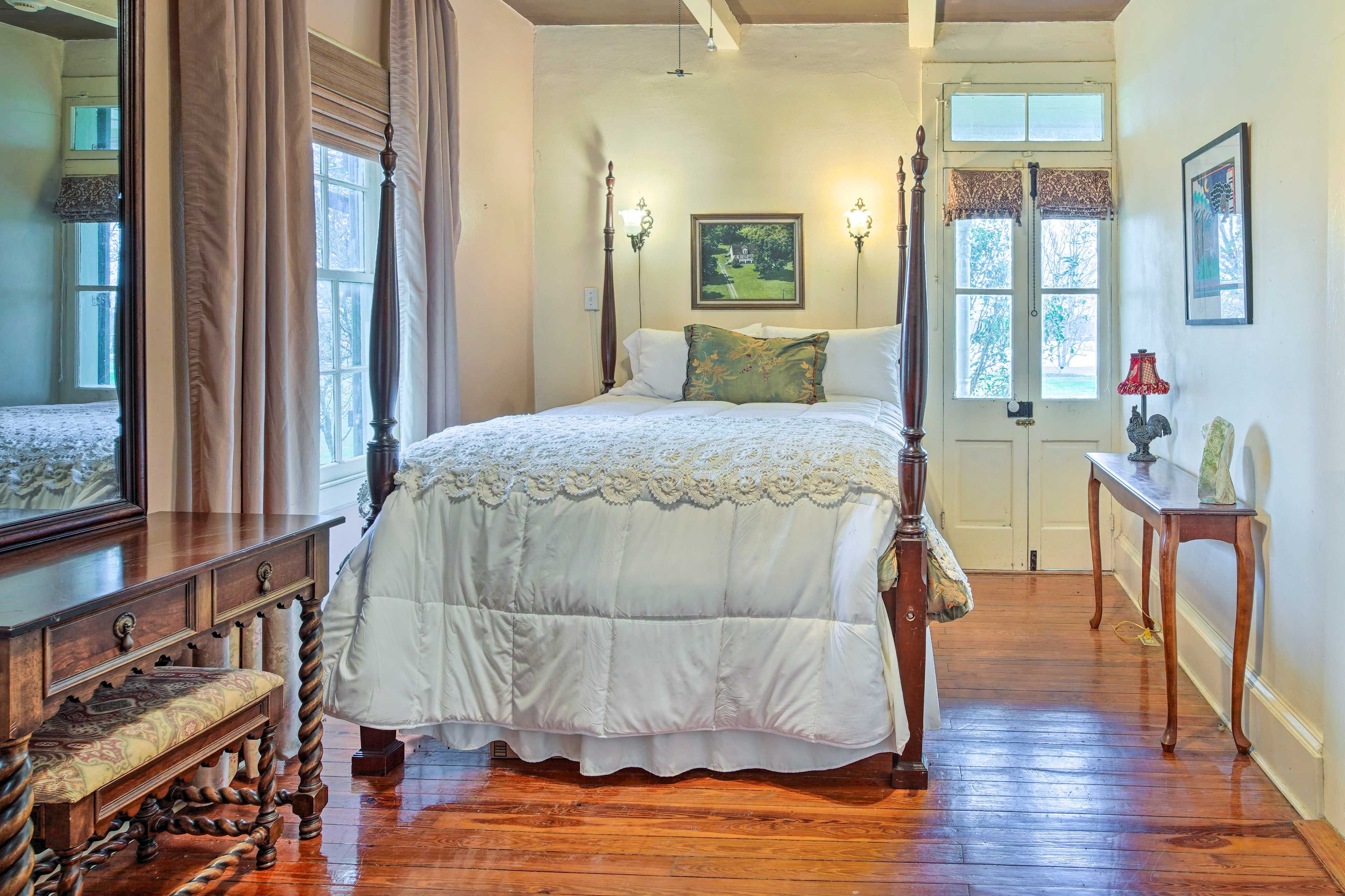 Bedroom 2 | 2nd Floor | Queen Bed