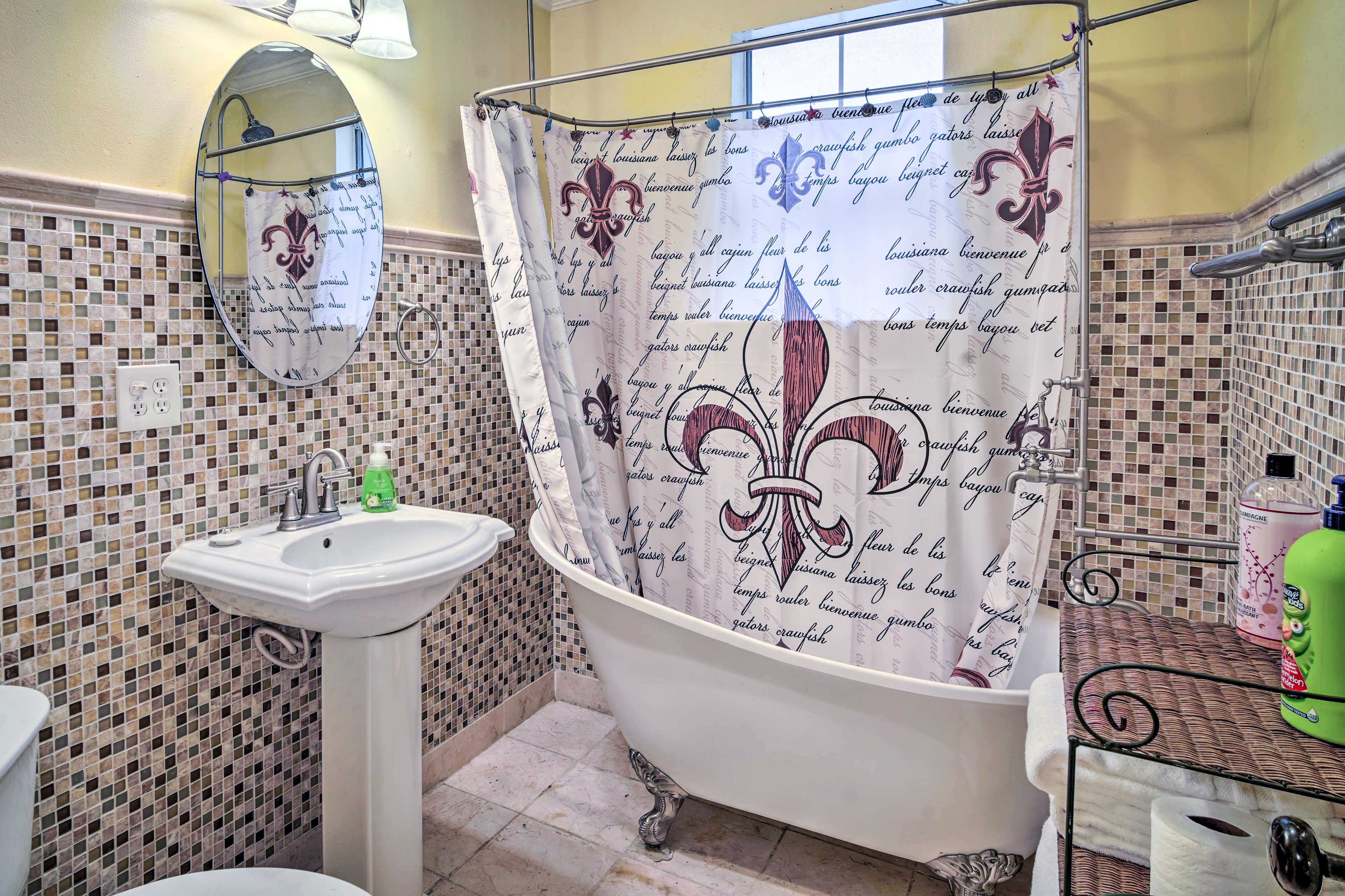 Full Bath | Complimentary Toiletries