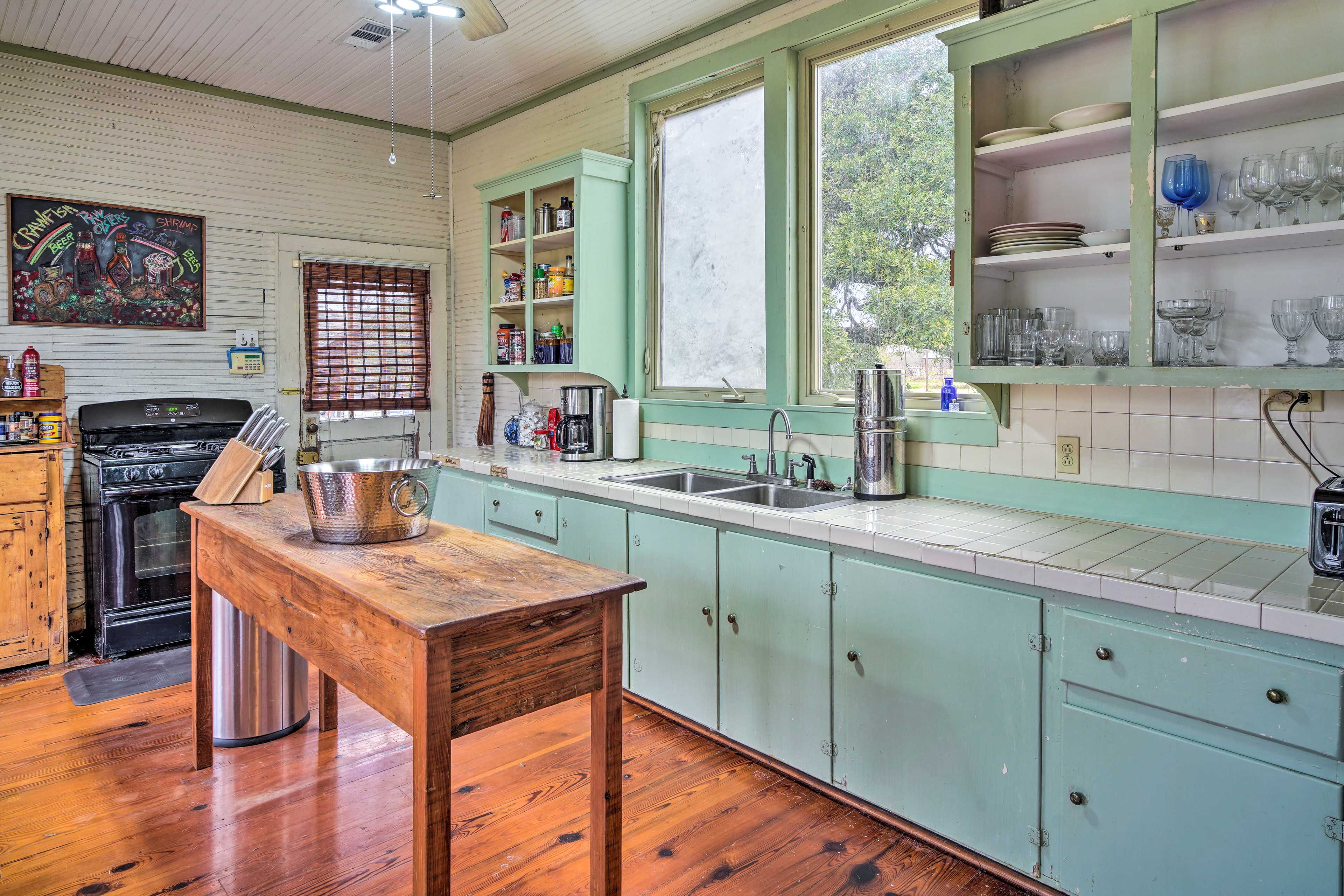 Kitchen | 1st Floor | Toaster | Blender | Spices | Coffee Maker