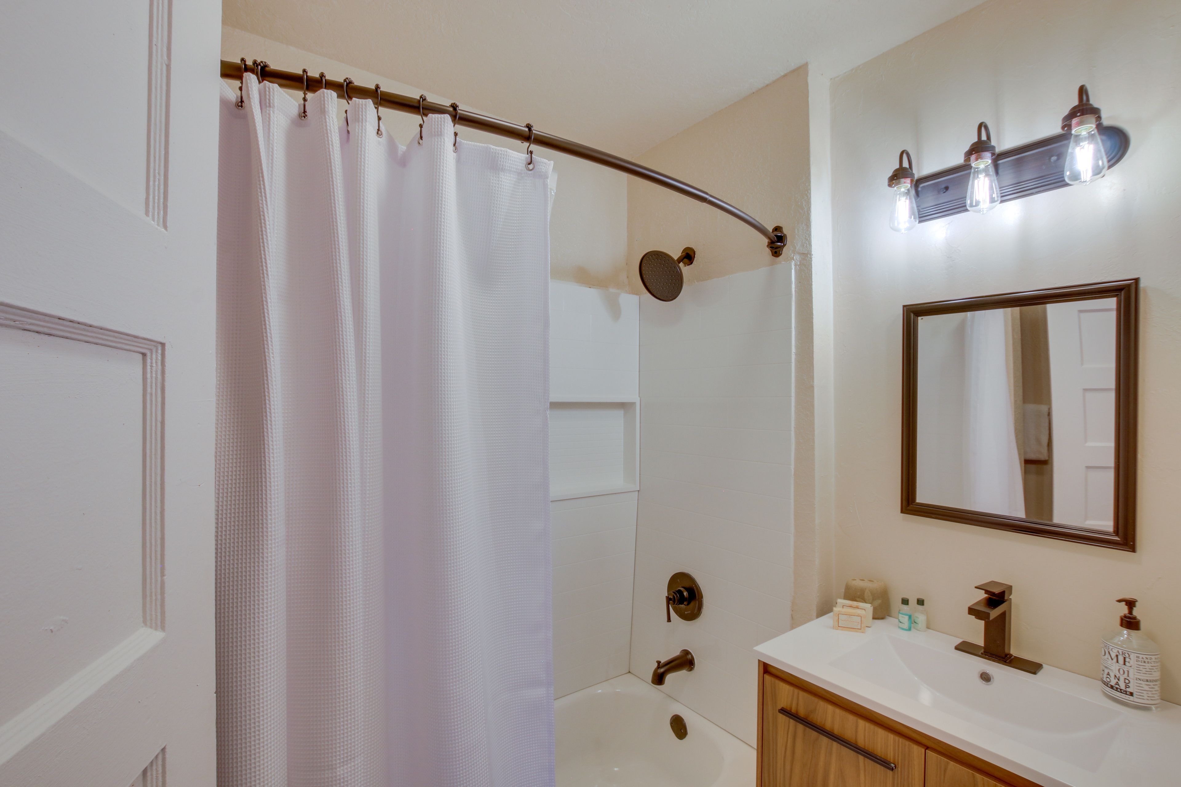 Full Bath | Towels