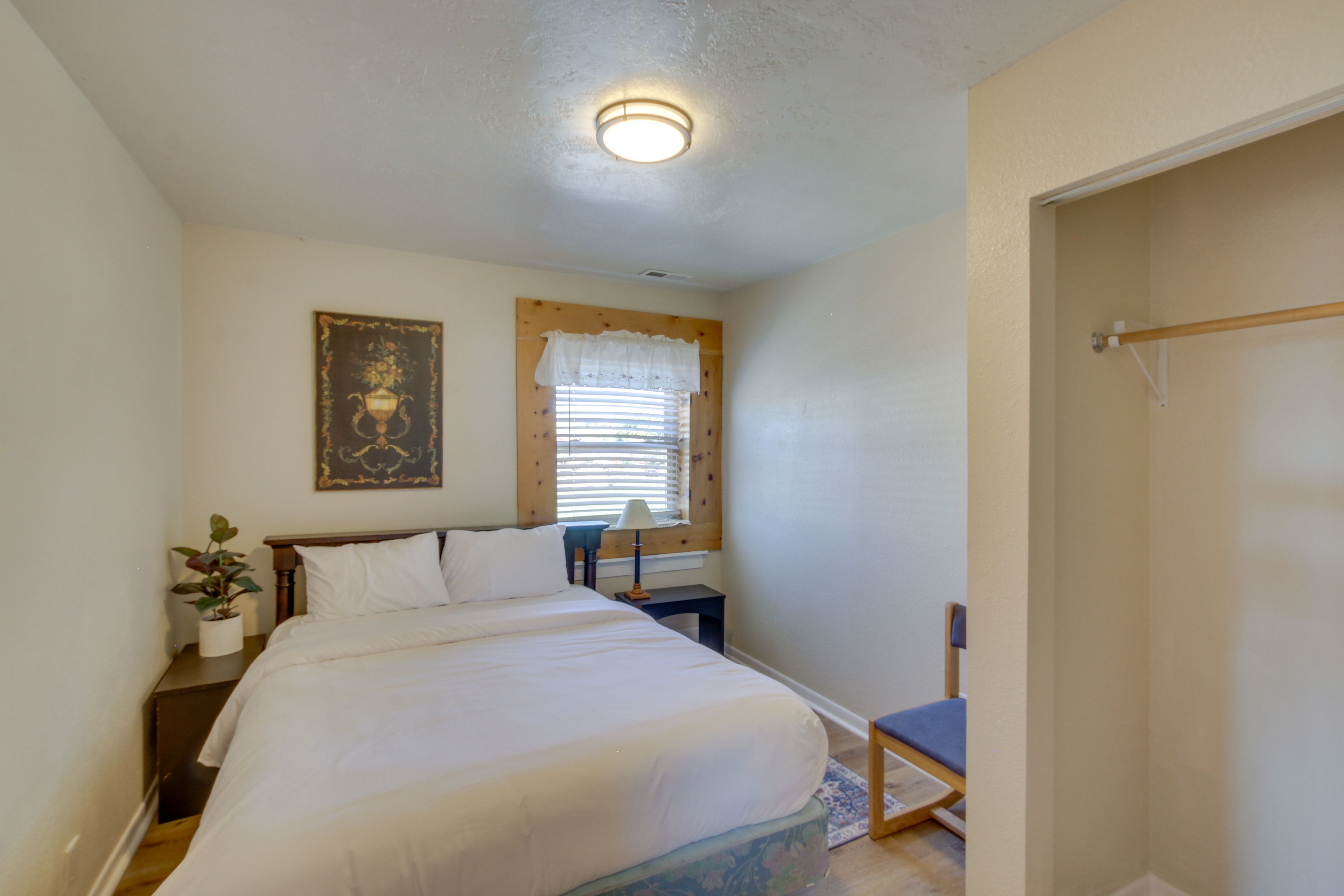 Bedroom 1 | Queen Bed | Linens Provided