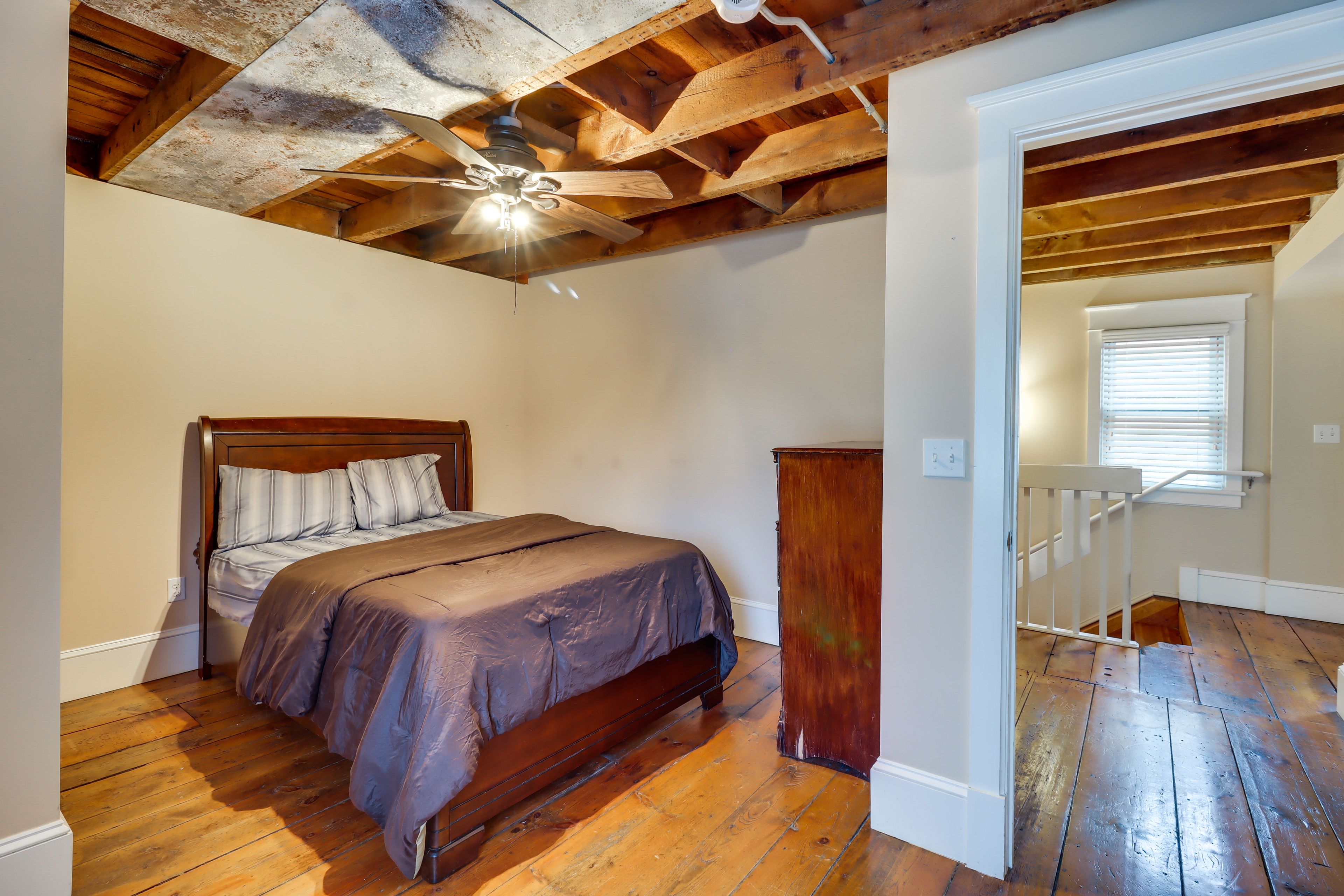 Bedroom 4 | Queen Bed | 2nd Floor