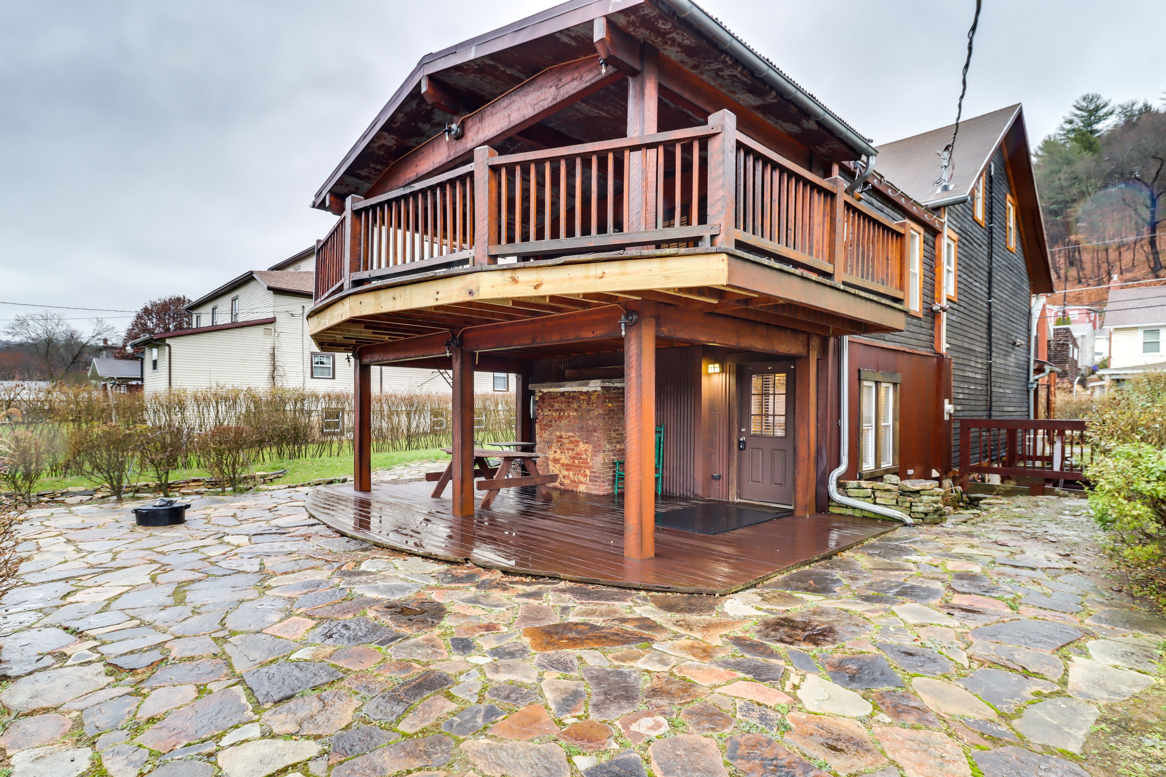Parryville Vacation Rental | 4BR | 2.5BA | 2,414 Sq Ft | Stairs Required