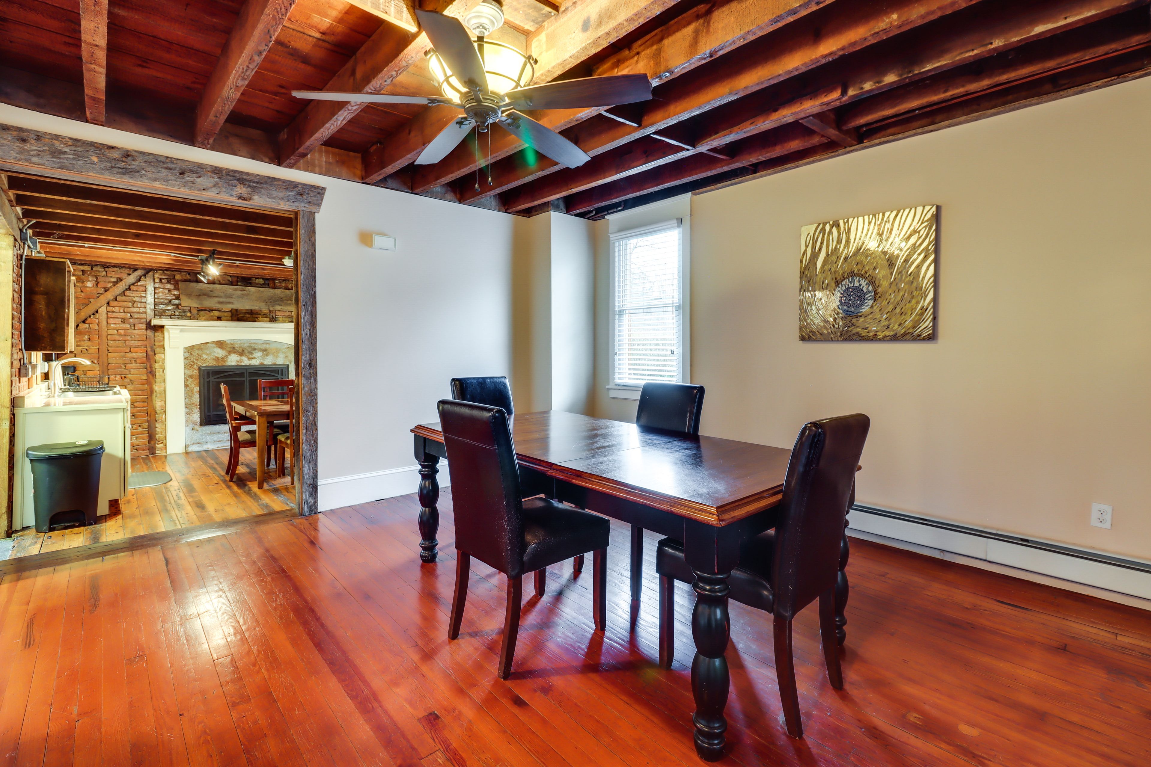 Dining Area | Dishware/Flatware Provided | 1st Floor