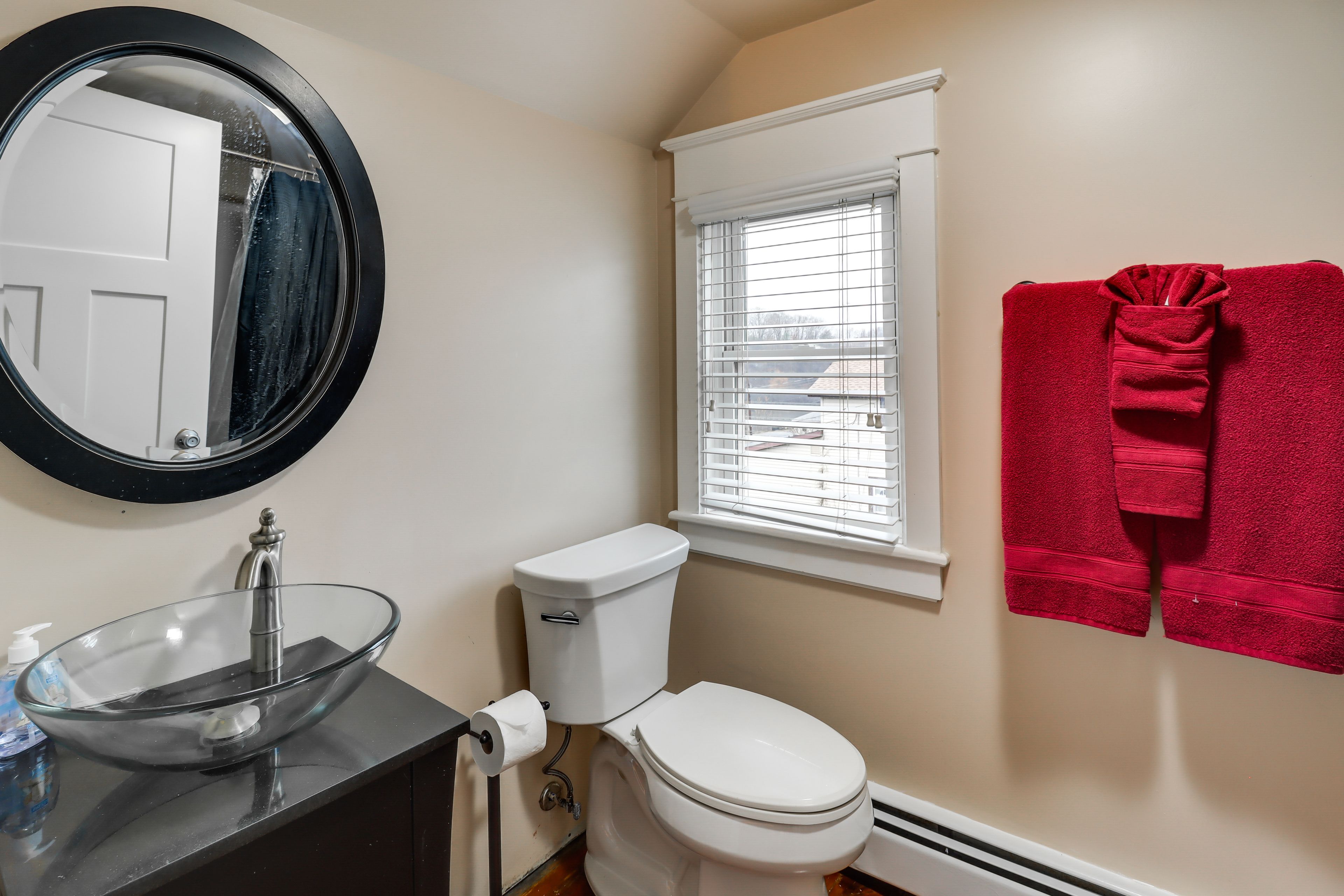 Full Bathroom | 3rd Floor