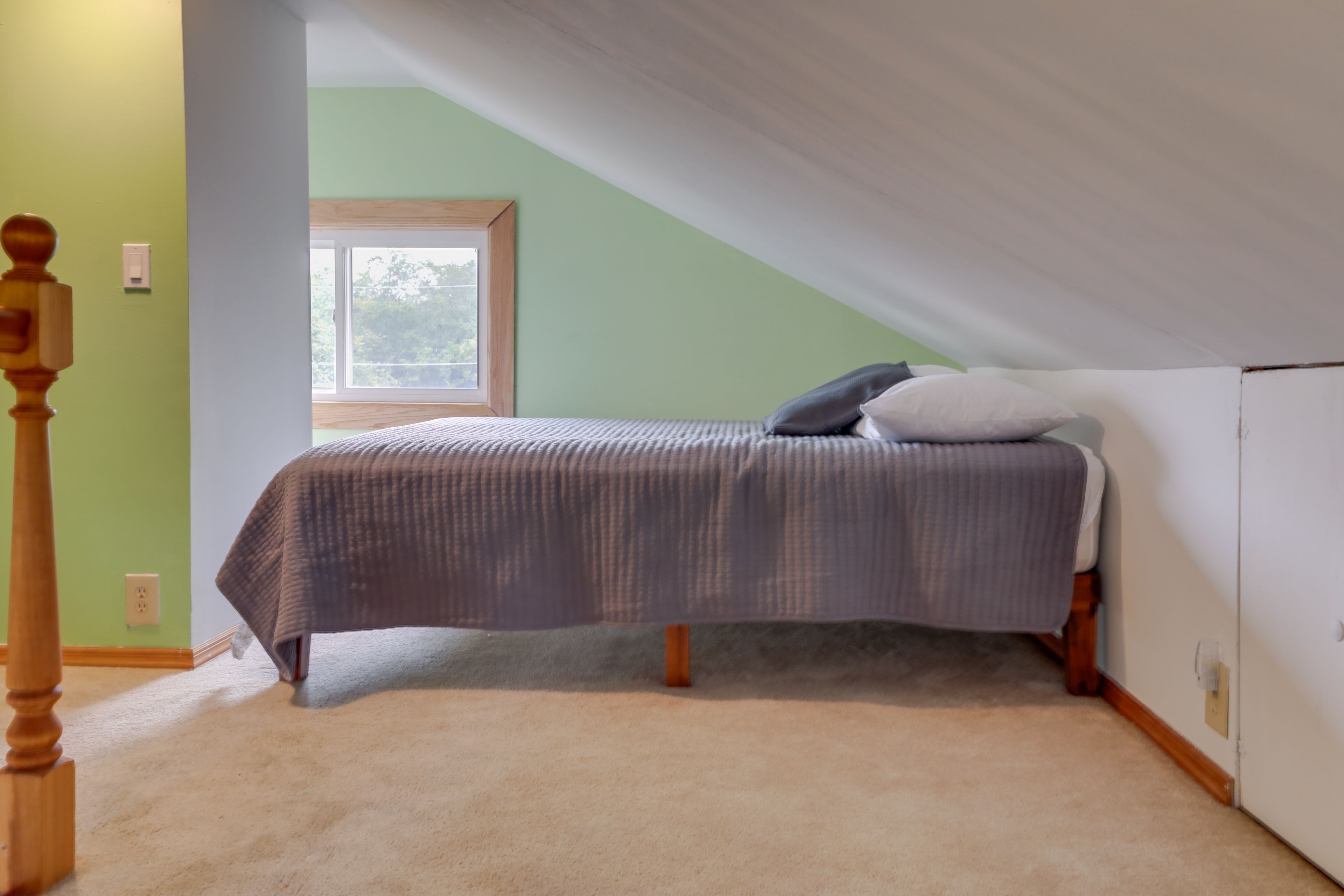 Loft | Queen Bed | Full Bed