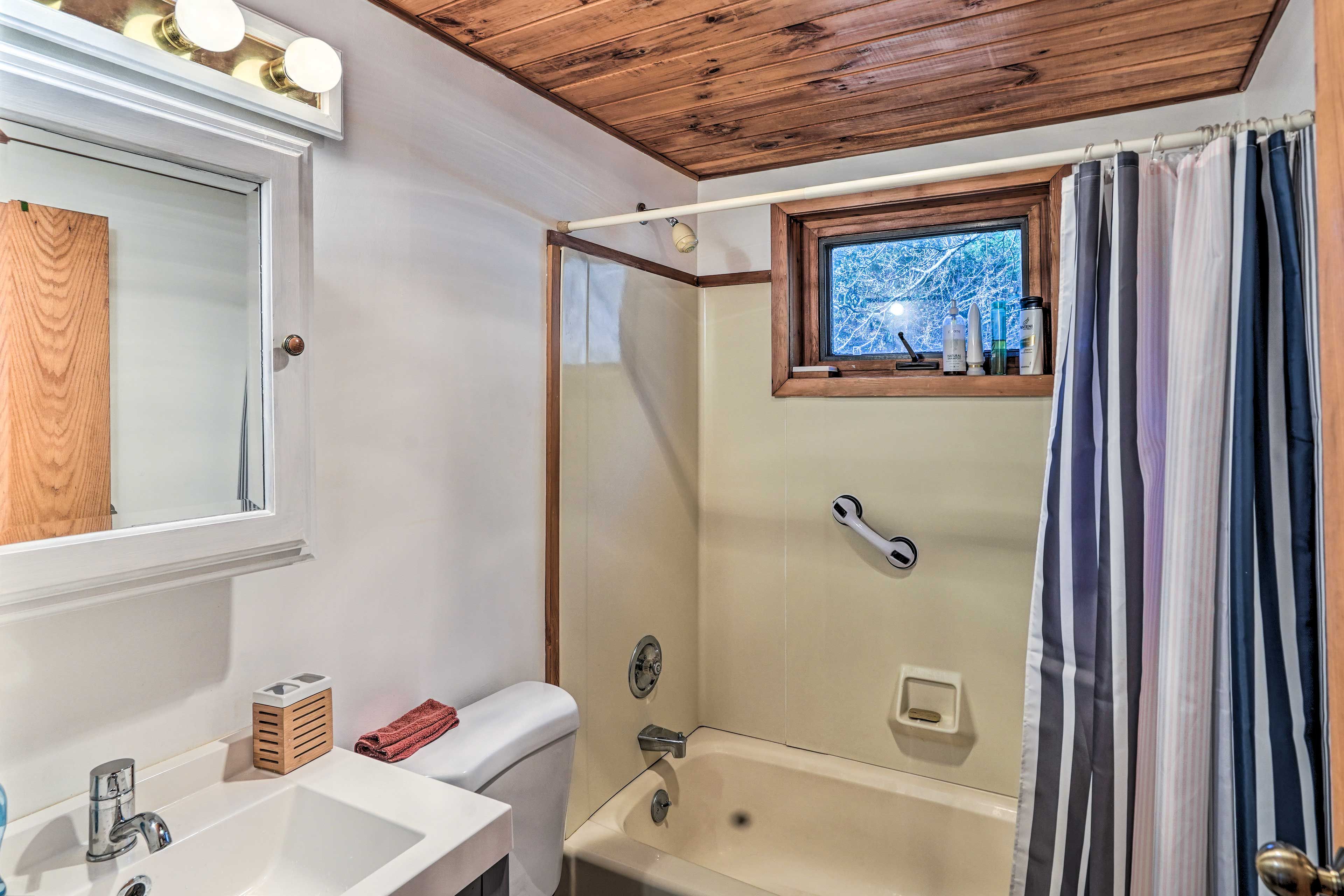 Full Bath | Complimentary Toiletries