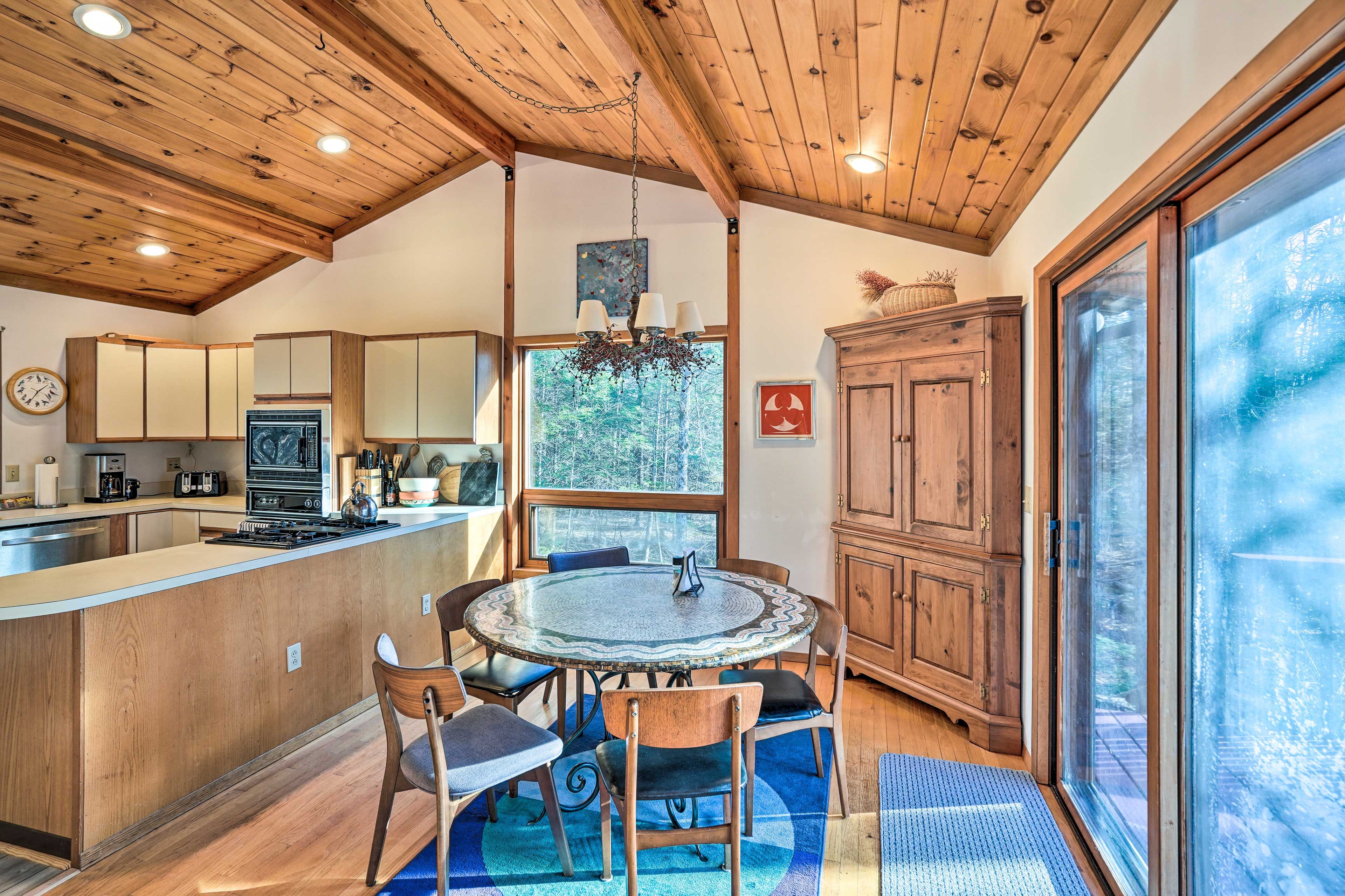 Dining Area | Dishware & Flatware