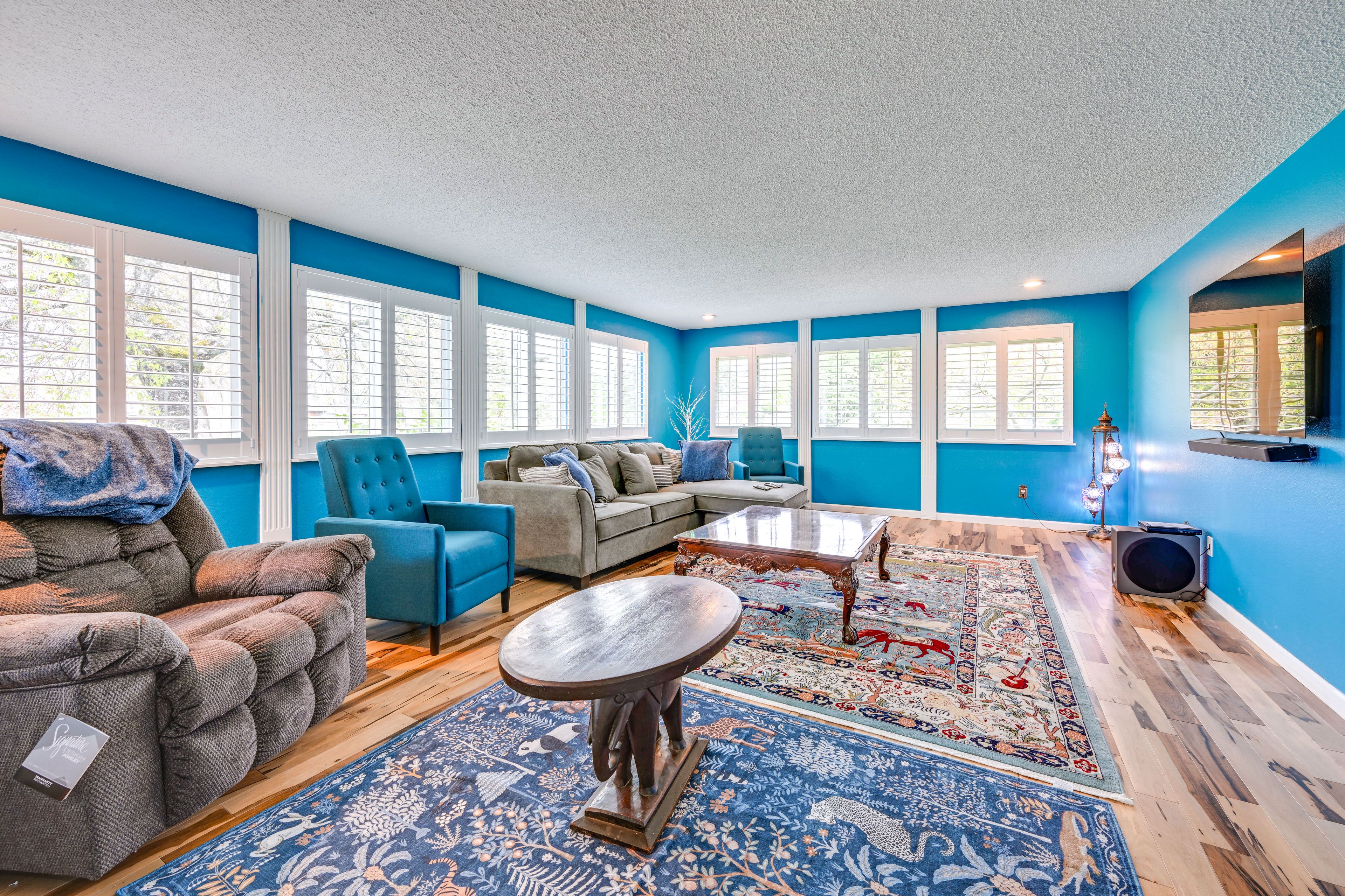 Living Room | Free WiFi | Smart TV | Central A/C