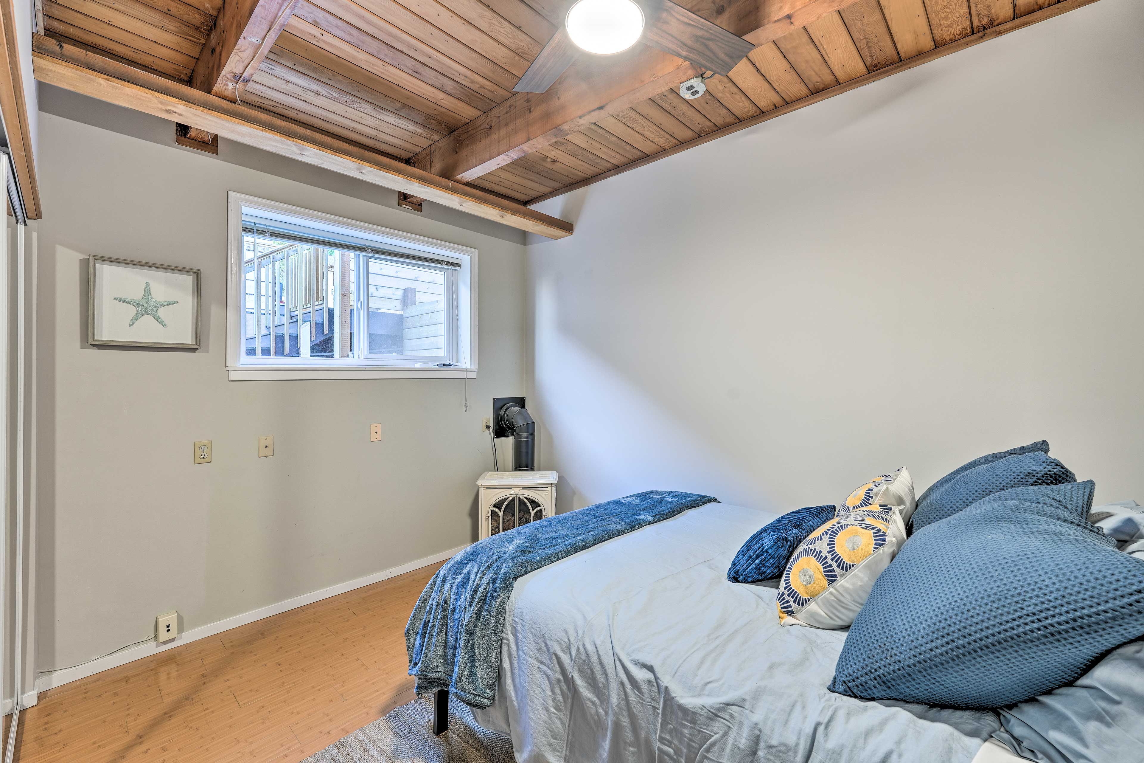 Bedroom 3 | Queen Bed