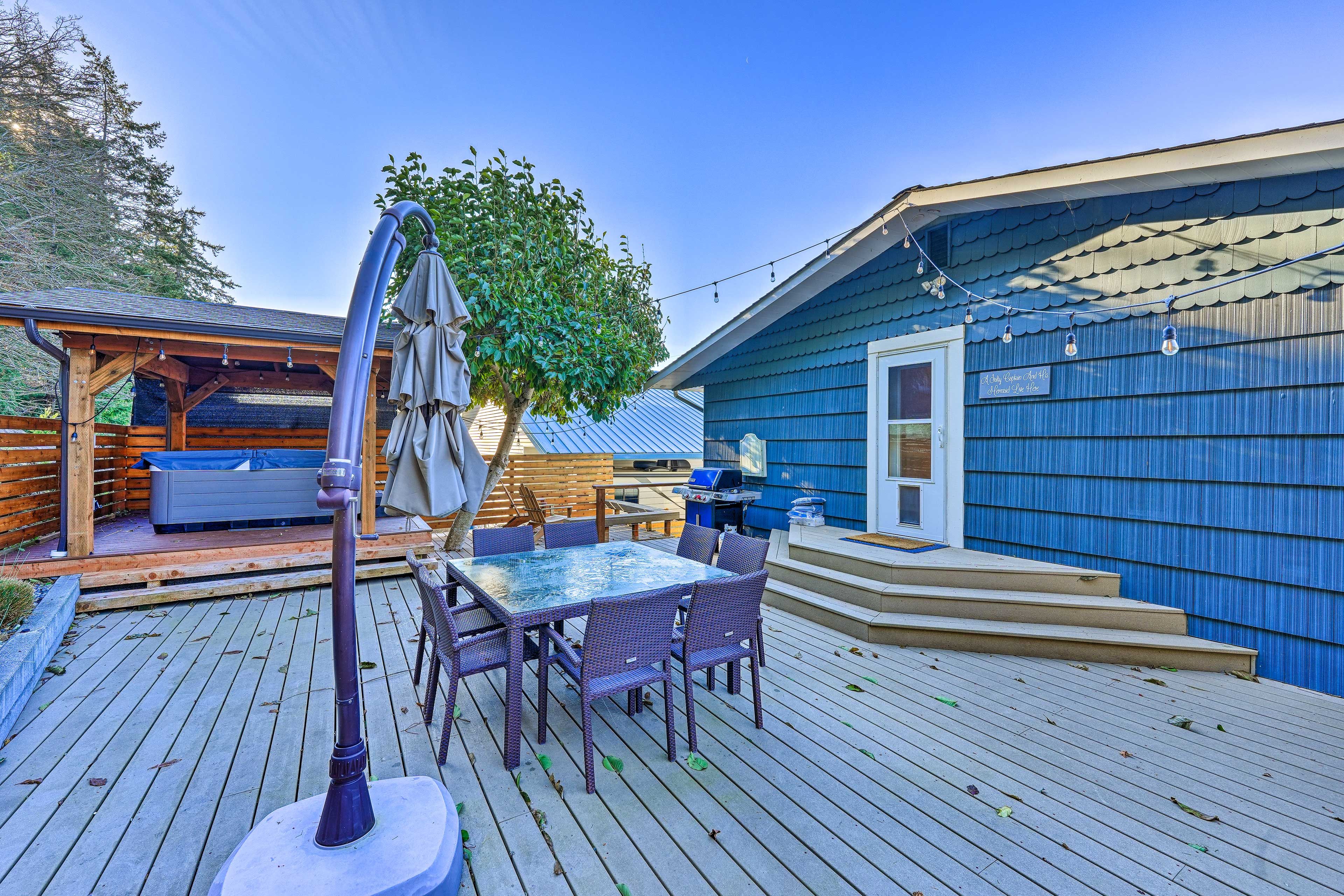 Deck | Pet Friendly w/ Fee (2 Max)