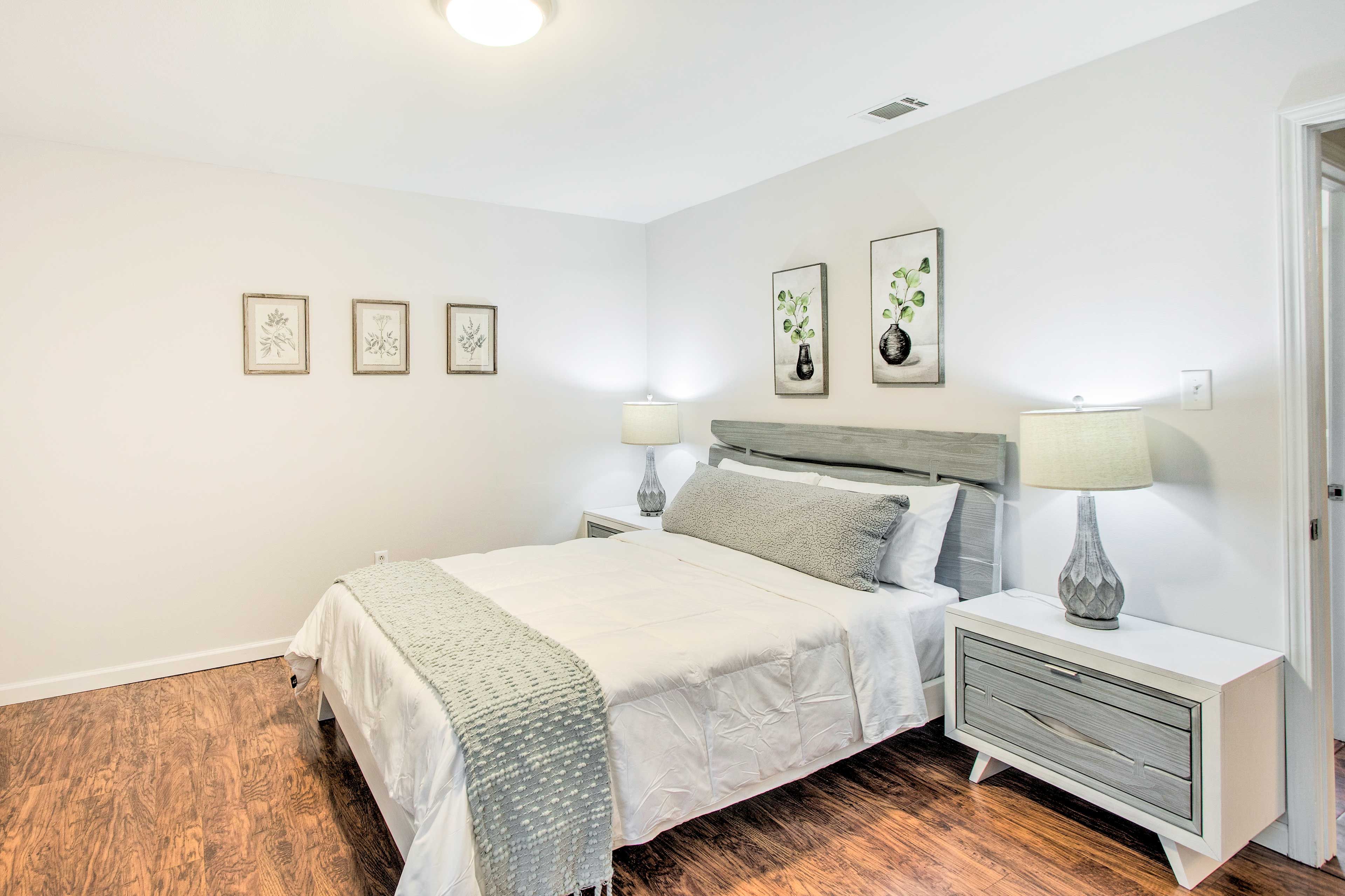 Bedroom 1 | Queen Bed