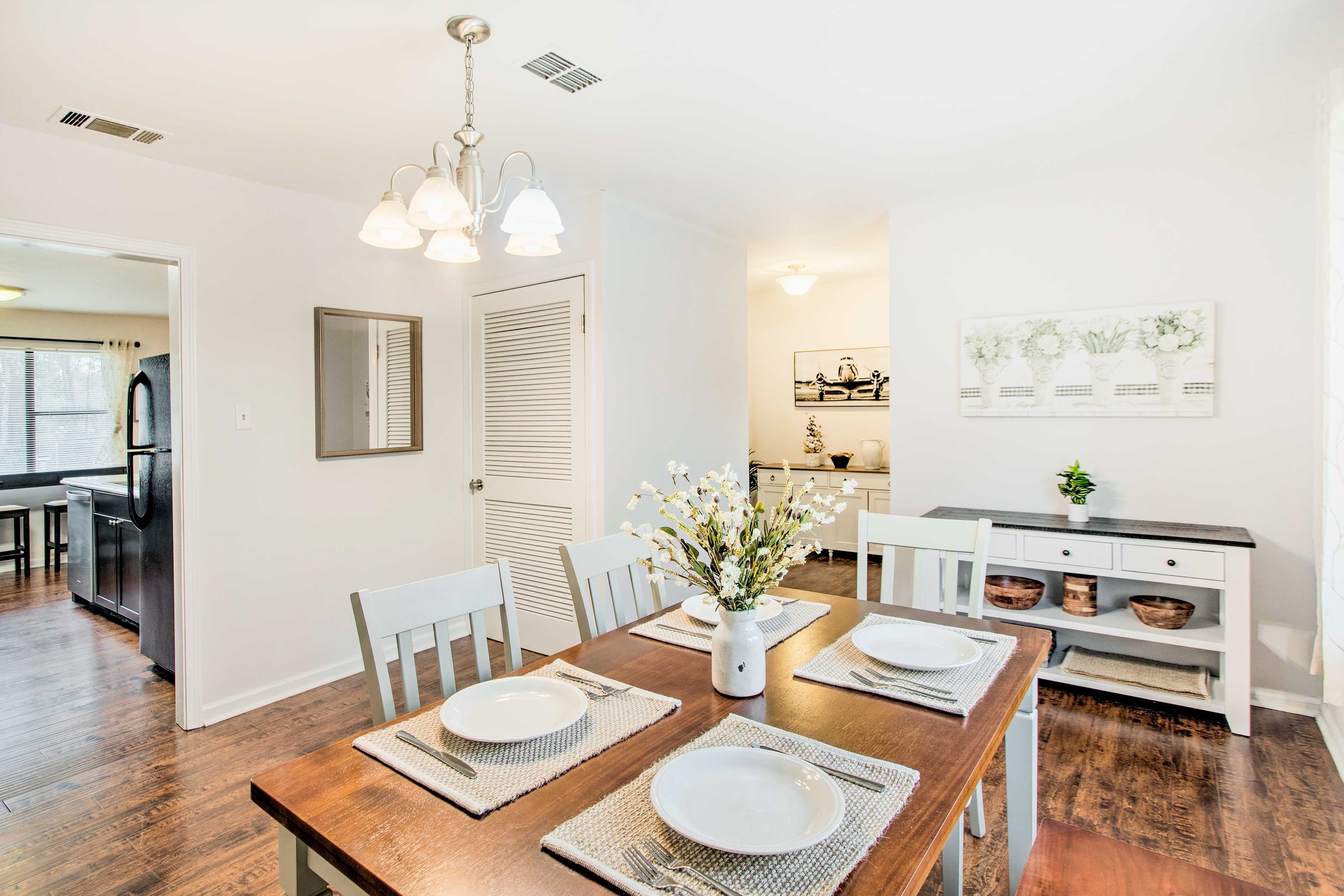 Dining Area | Dishware/Flatware