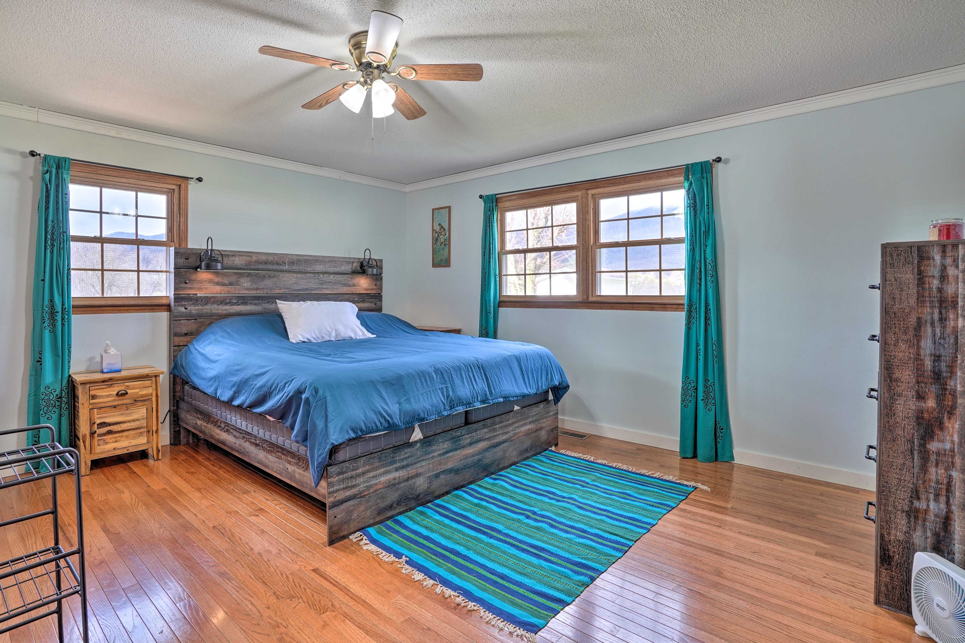 Bedroom 1 | King Bed | En-Suite Bathroom