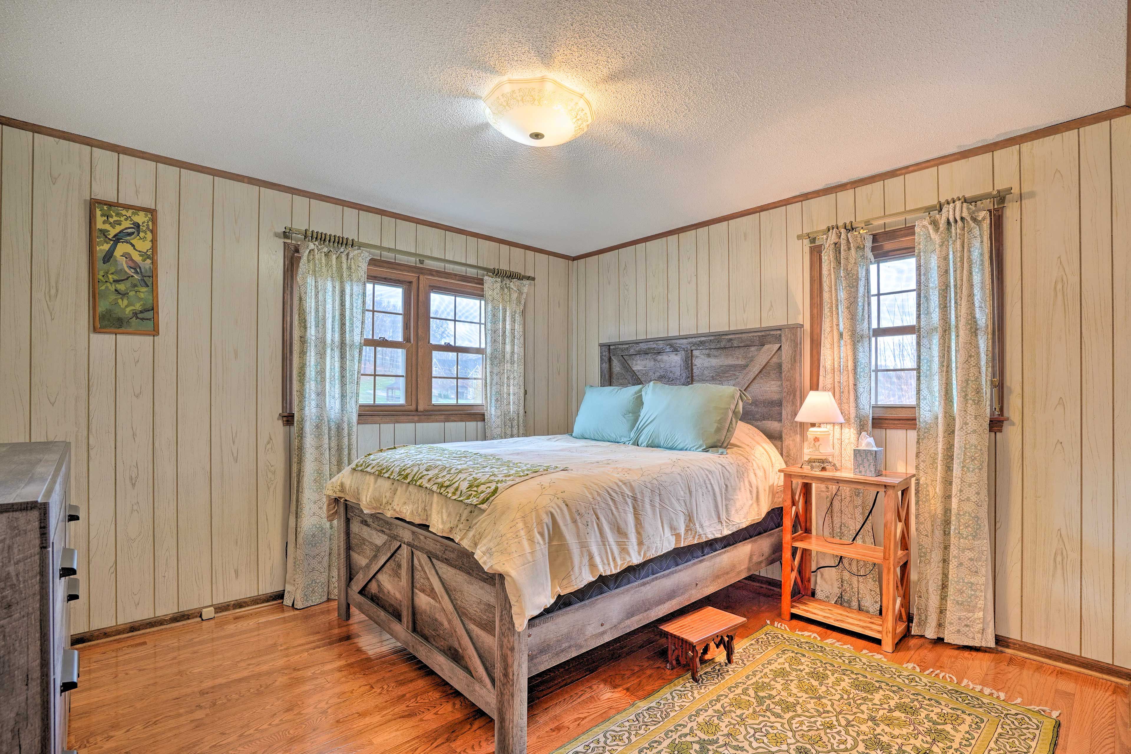 Bedroom 2 | Queen Bed