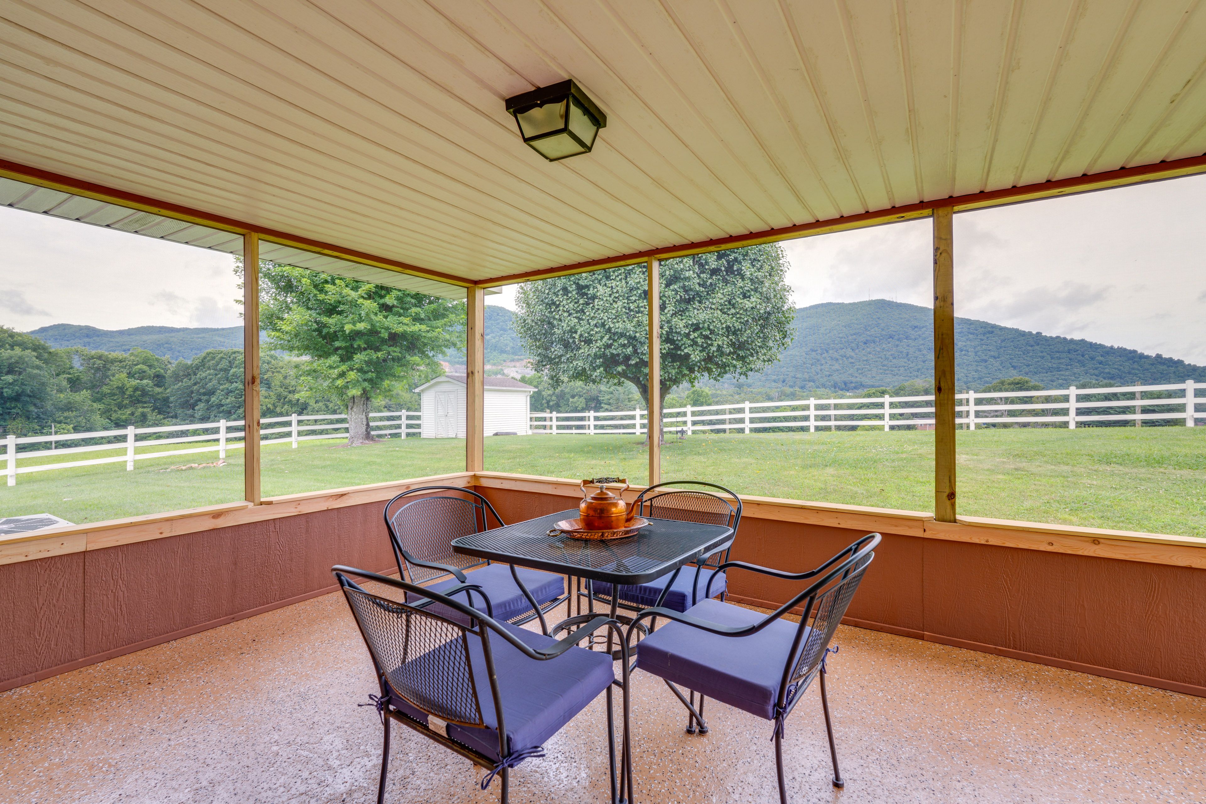Johnson City Vacation Rental | 3BR | 2BA | 1,616 Sq Ft | 1 Step Required
