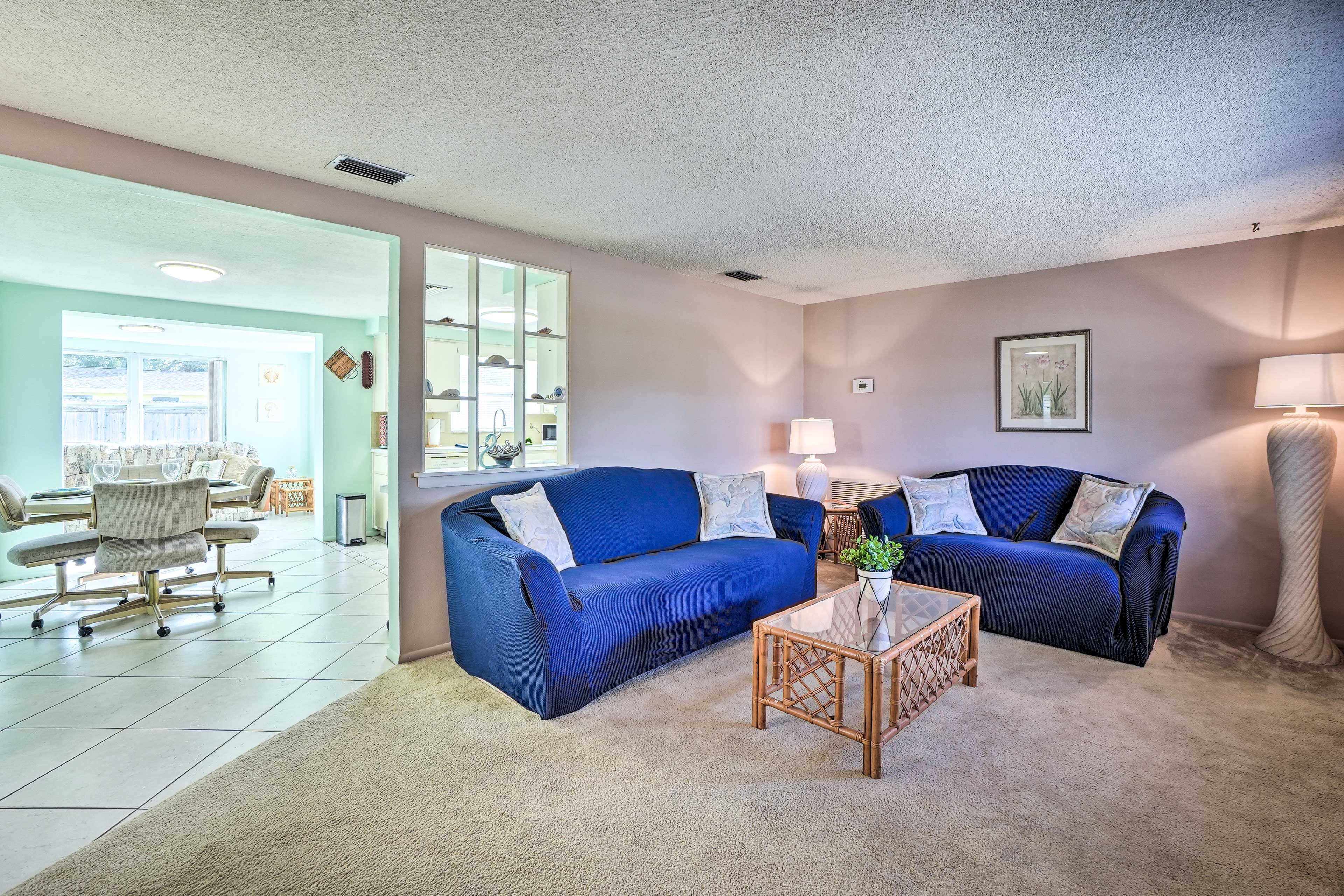 Living Room | Free WiFi | Central A/C