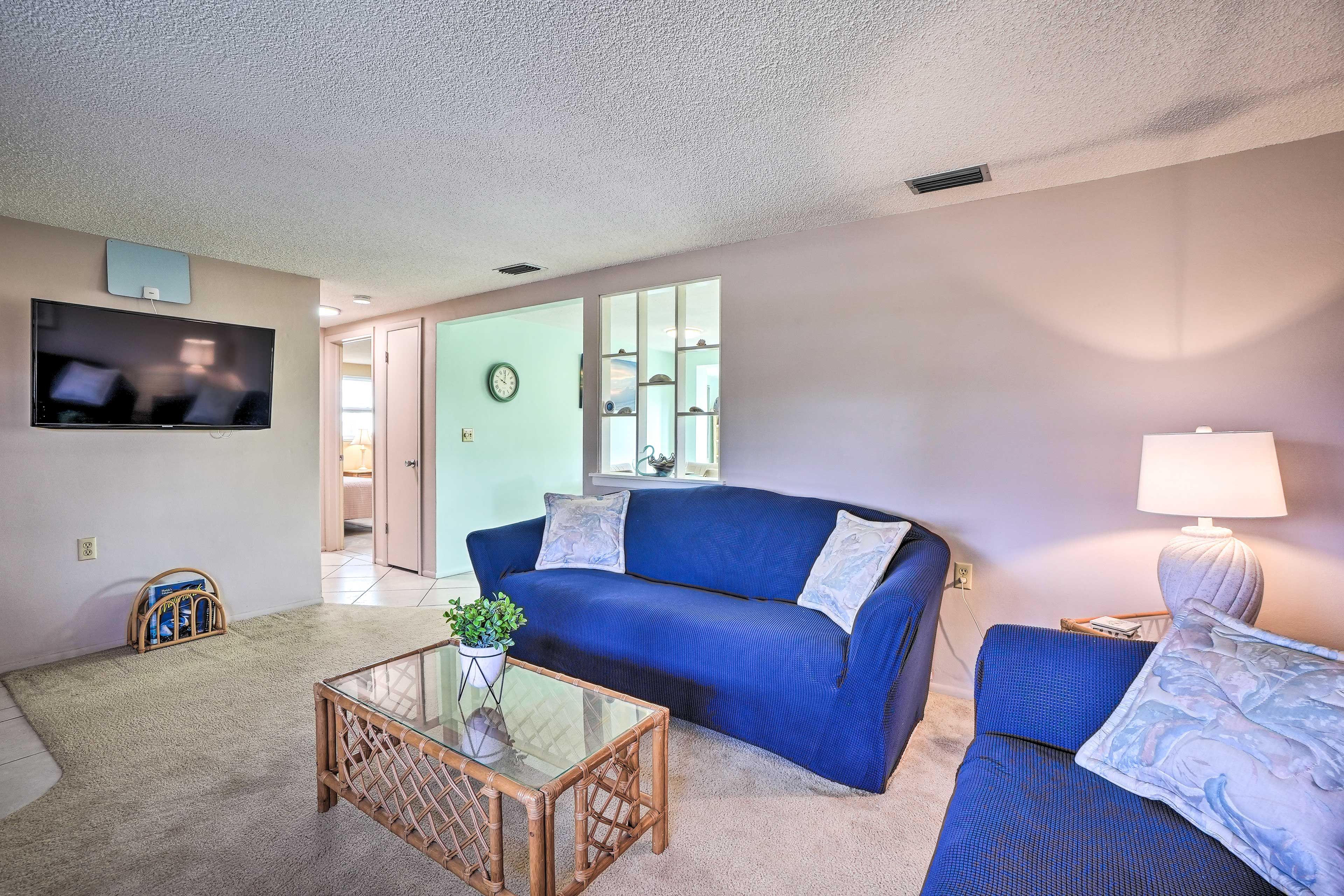 Living Room | Flat-Screen TV