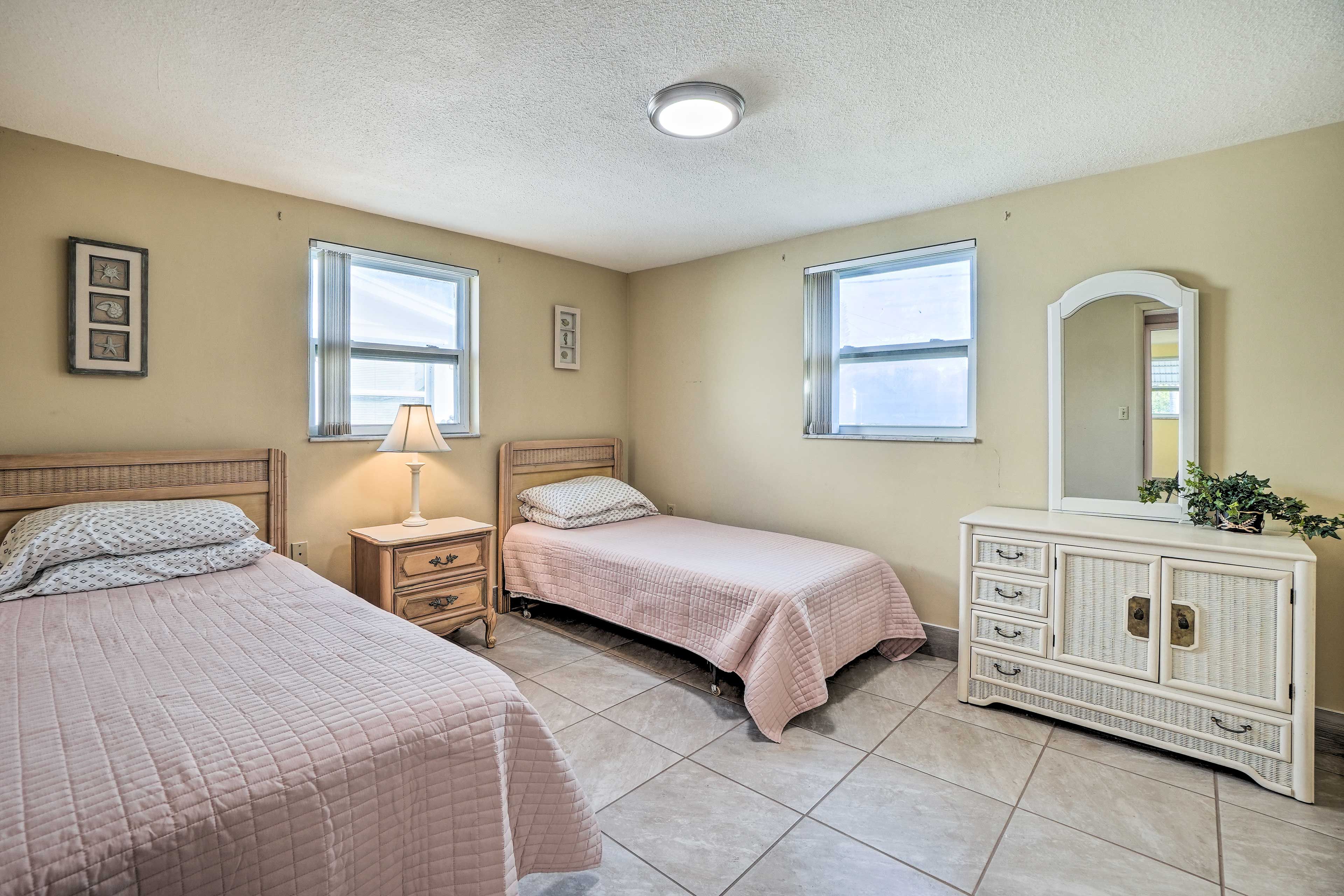 Bedroom 2 | 2 Twin Beds