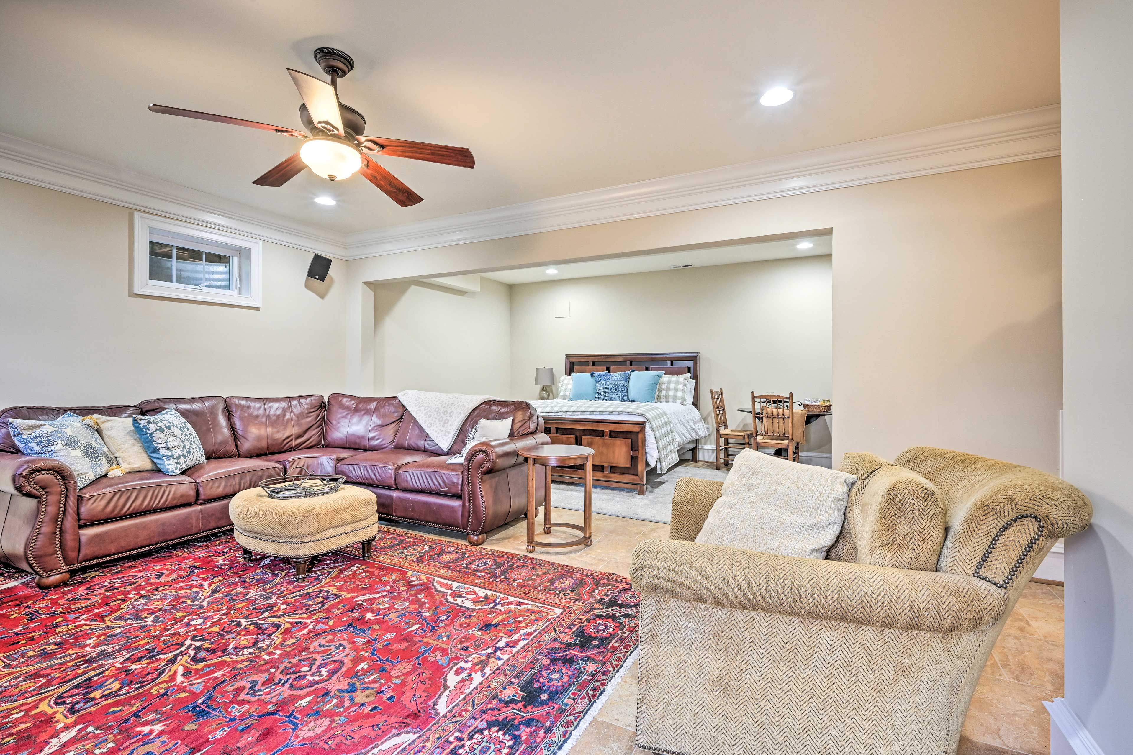 Living Area | Smart TV