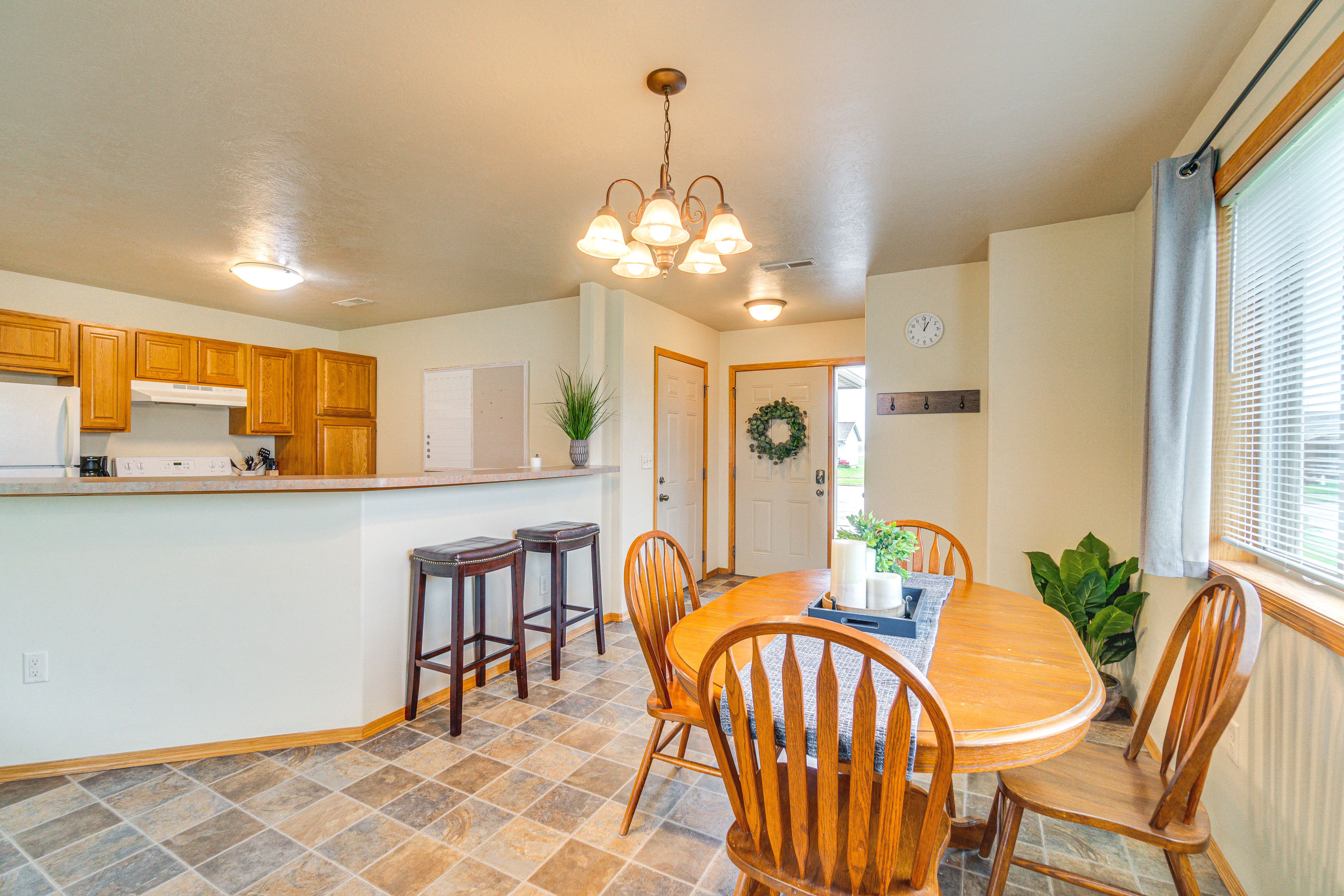 Dining Area | Dishware & Flatware