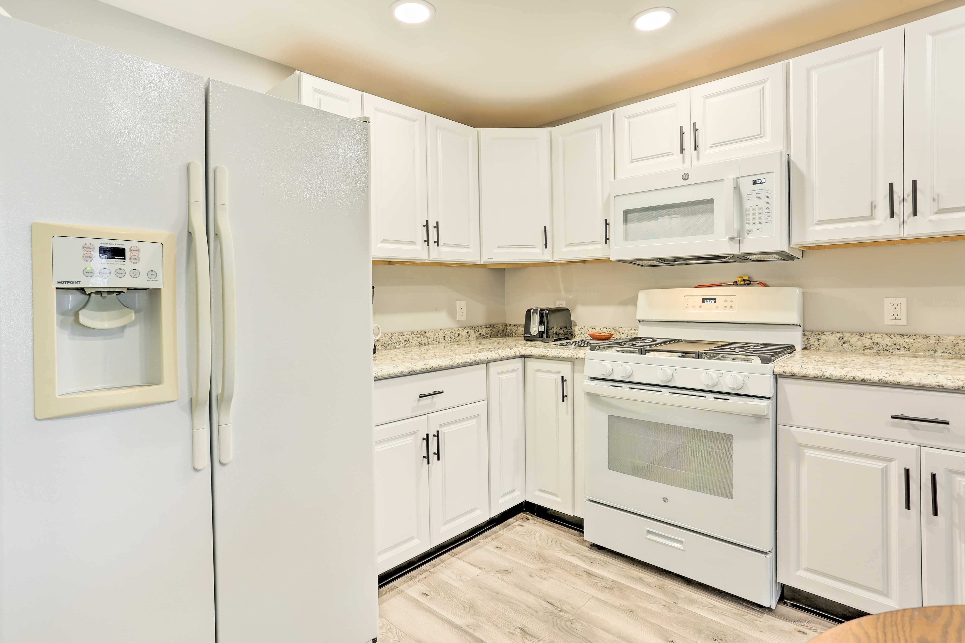 Kitchen | Keurig Coffee Maker | Toaster | Complimentary Spices